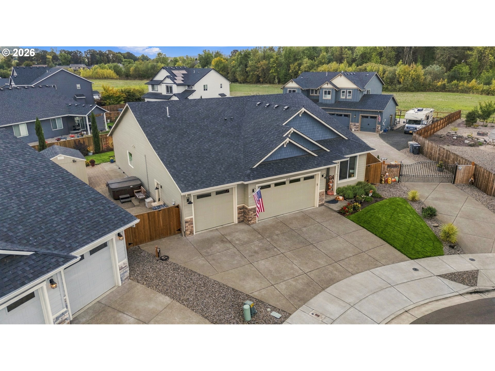 main property photo 40