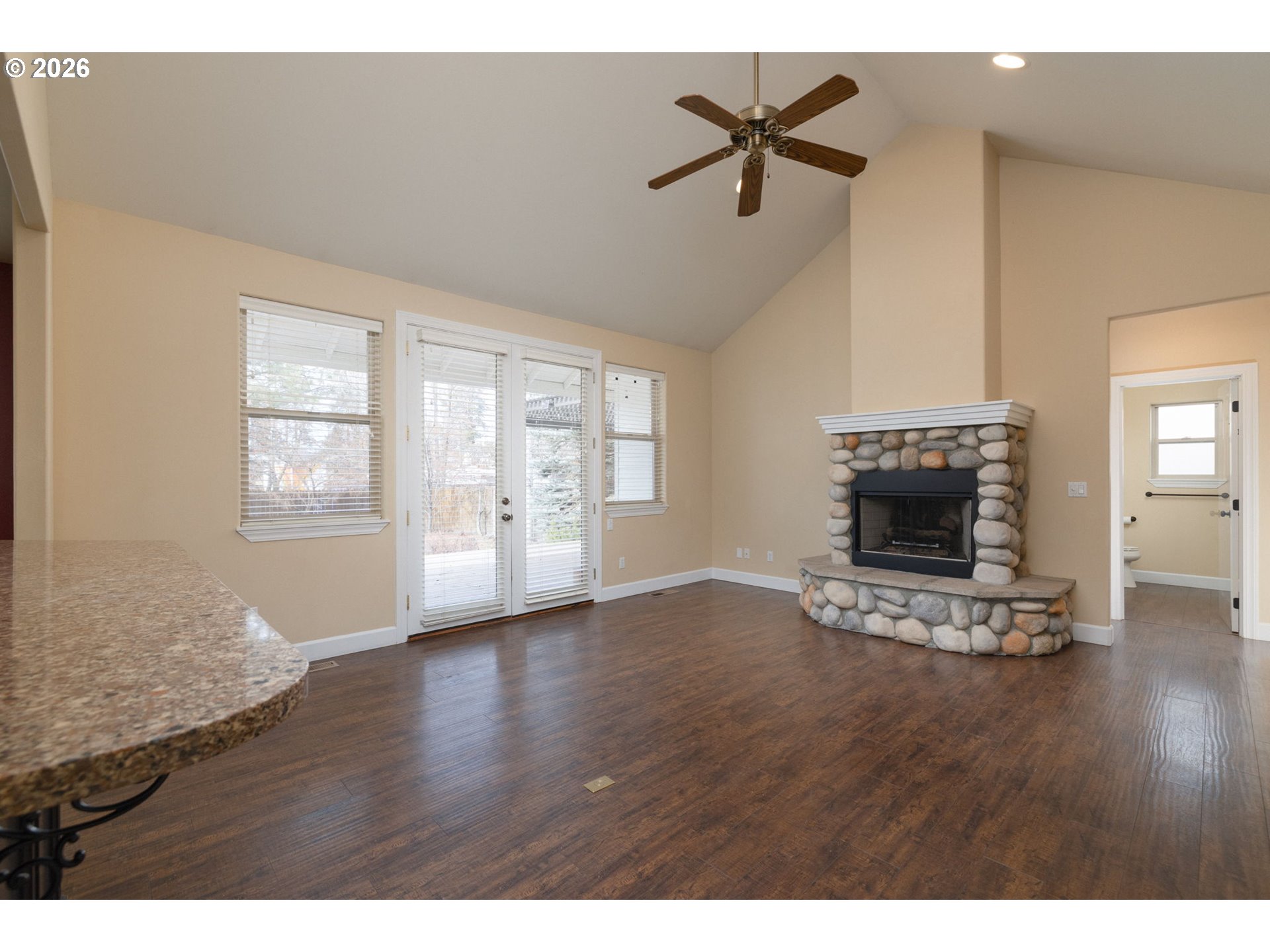 property viewer photo 5