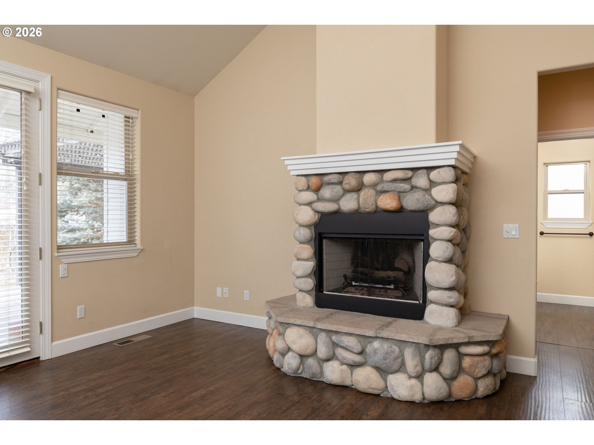 property viewer photo 6
