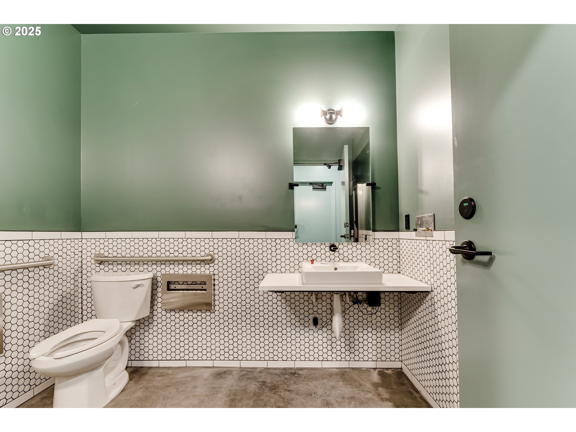main property photo 9