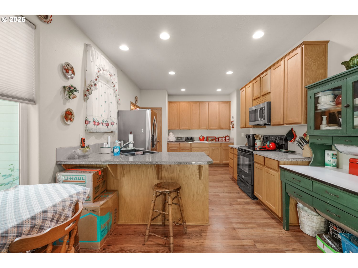 main property photo 9