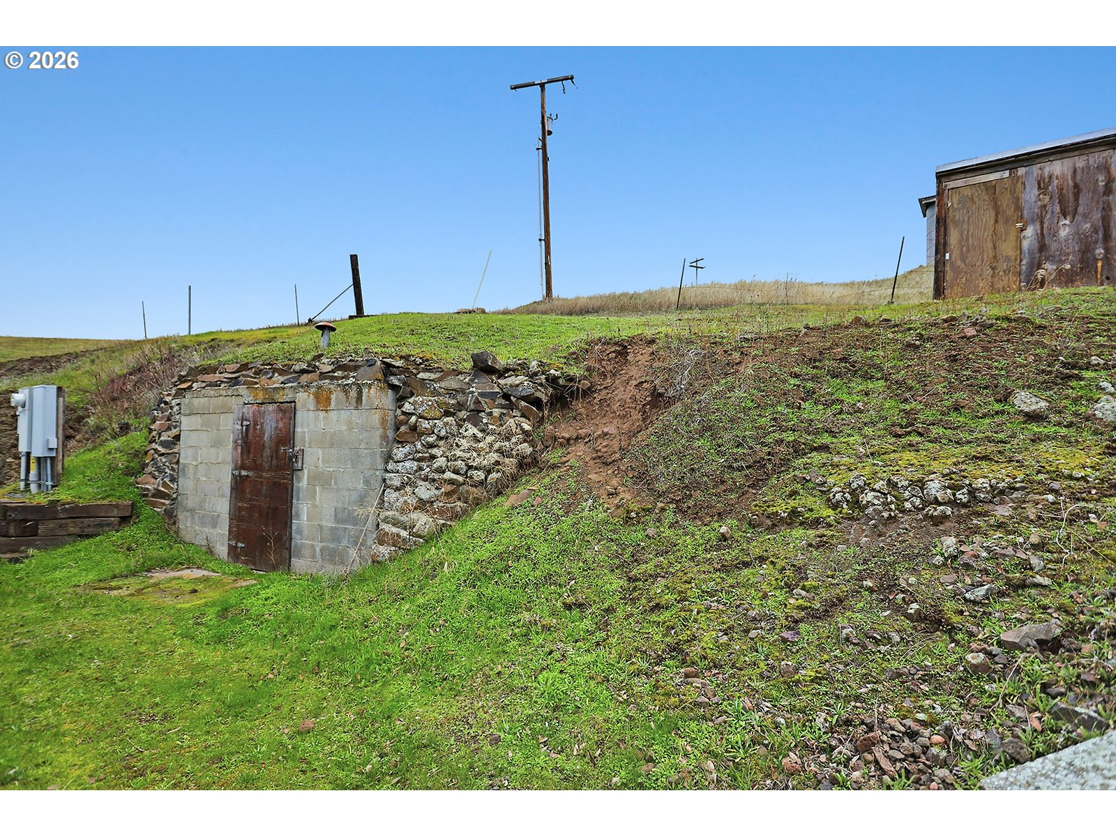 main property photo 25