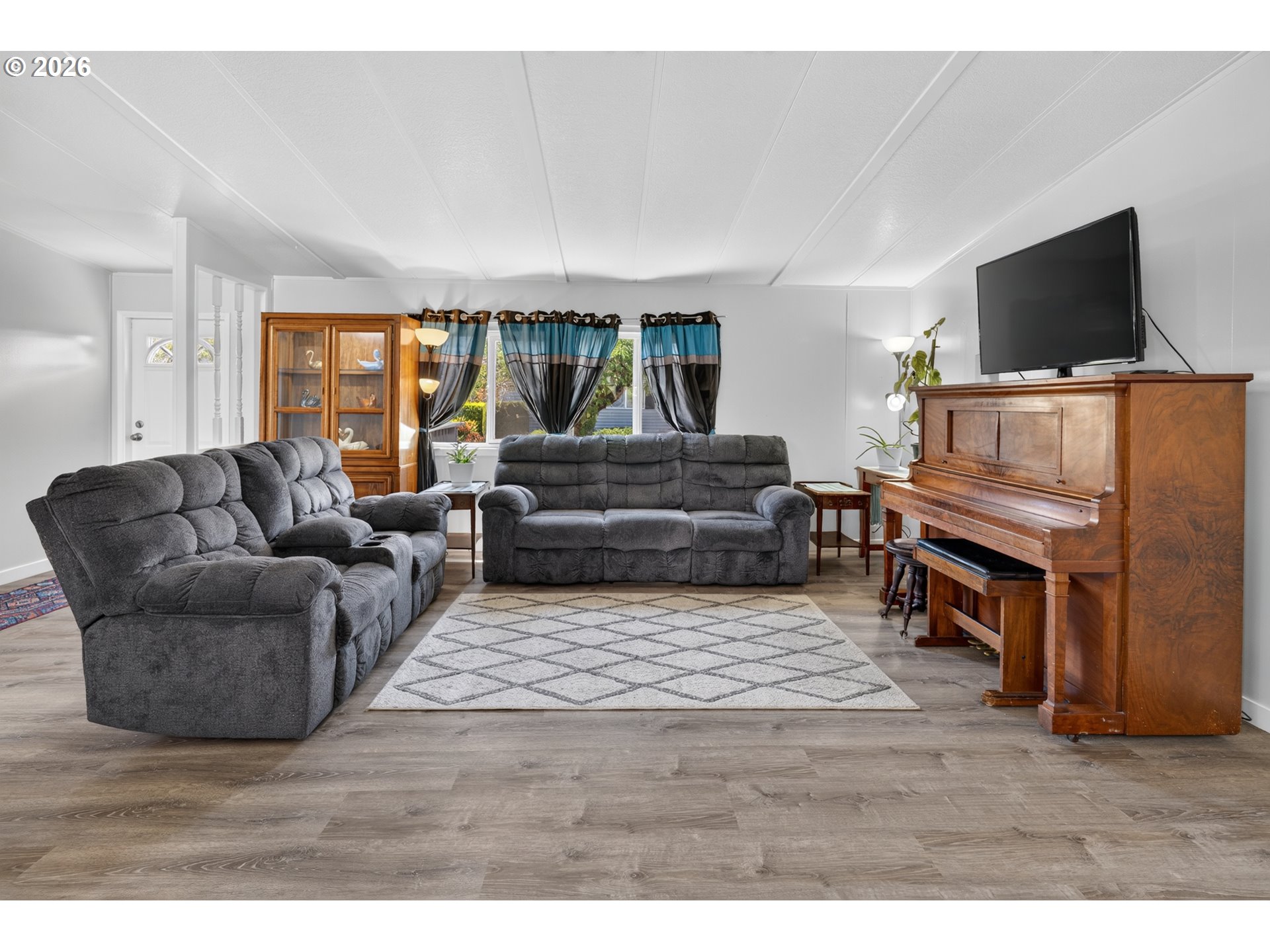 main property photo 9