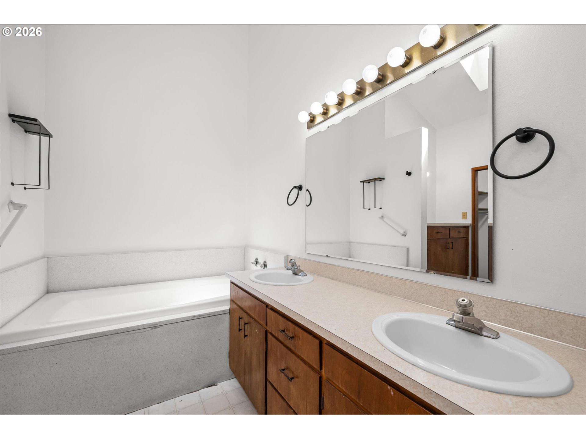 property viewer photo 20