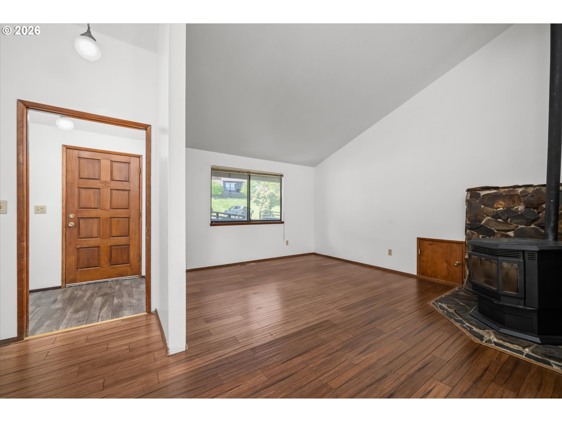 property viewer photo 6