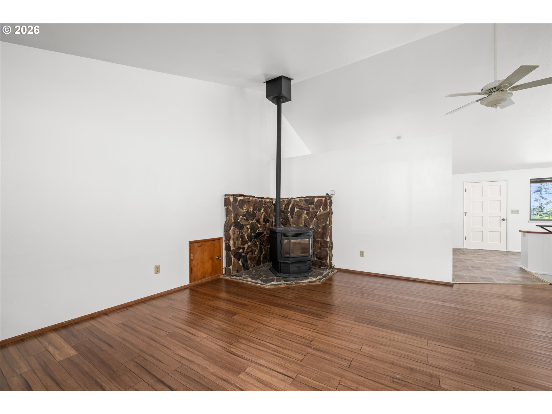 property viewer photo 7