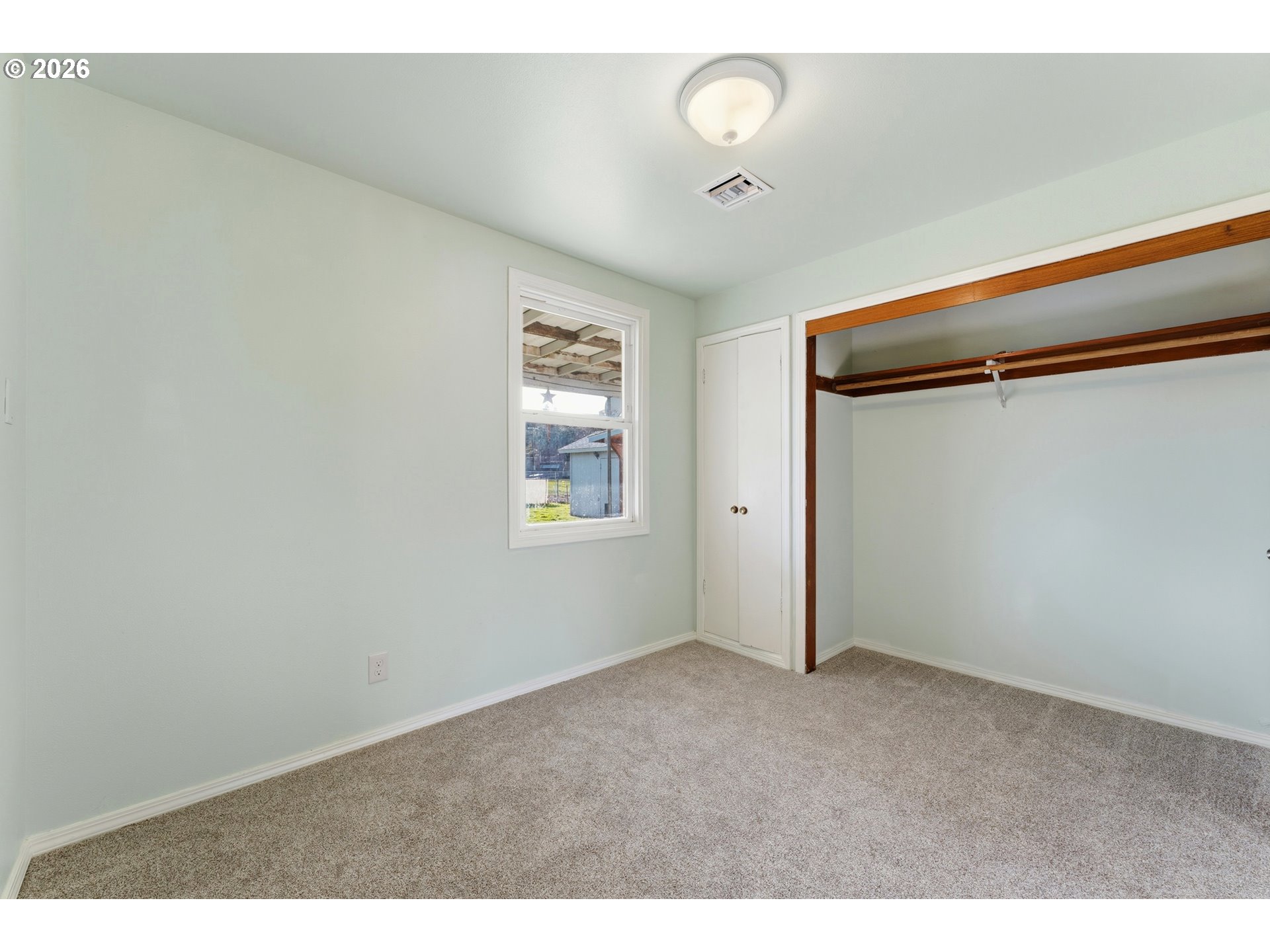 property viewer photo 12