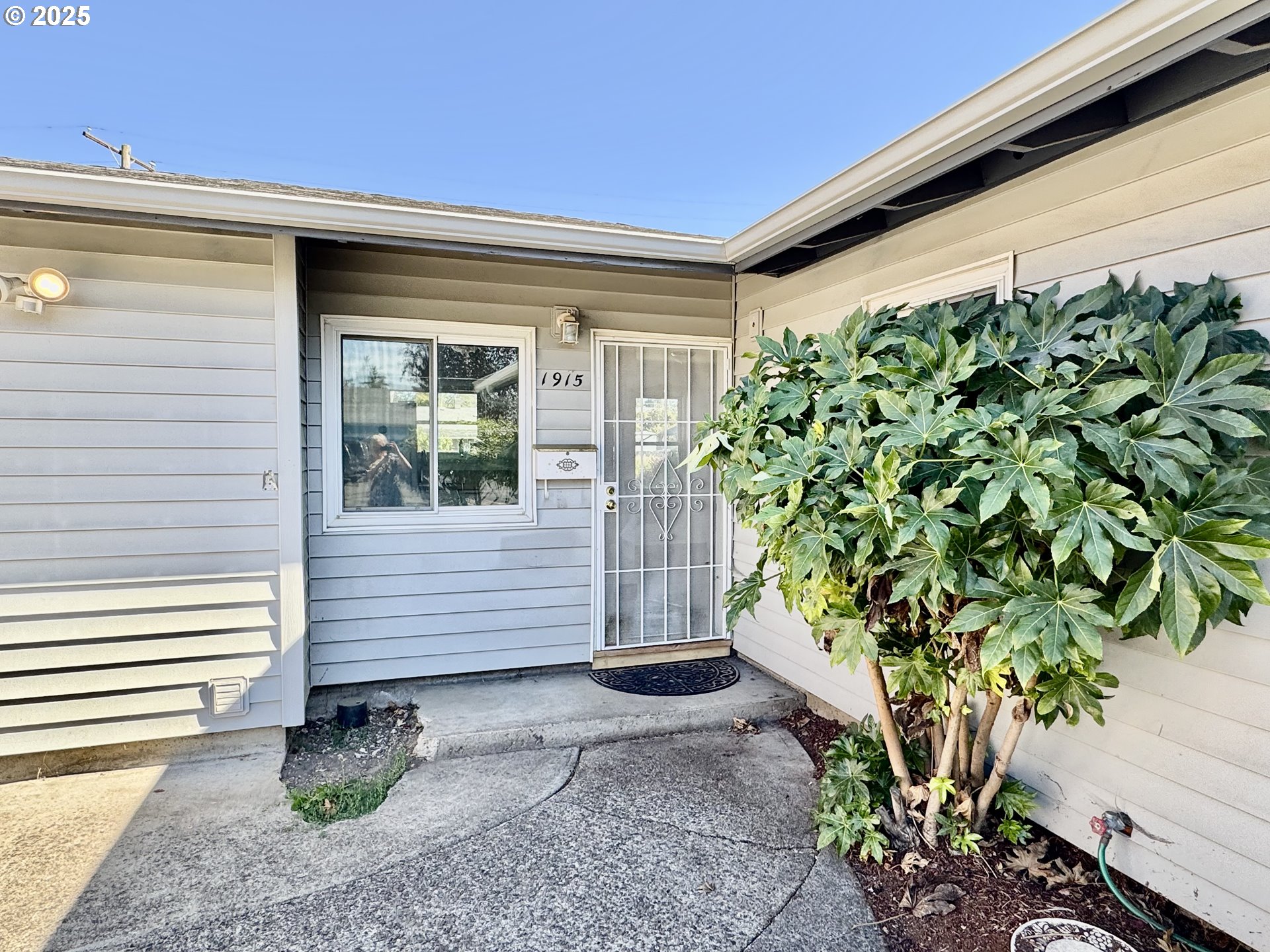 property viewer photo 2