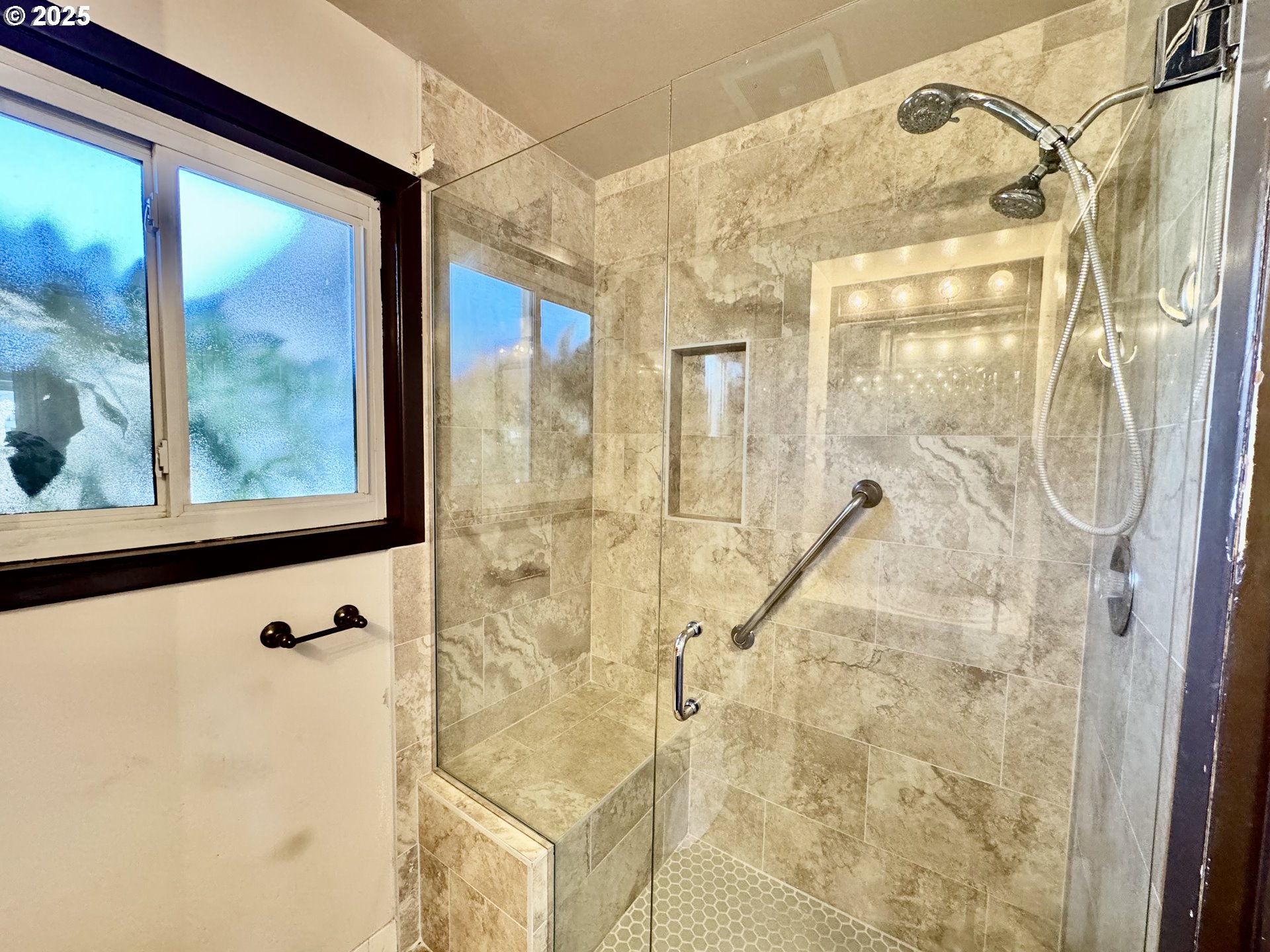 property viewer photo 7