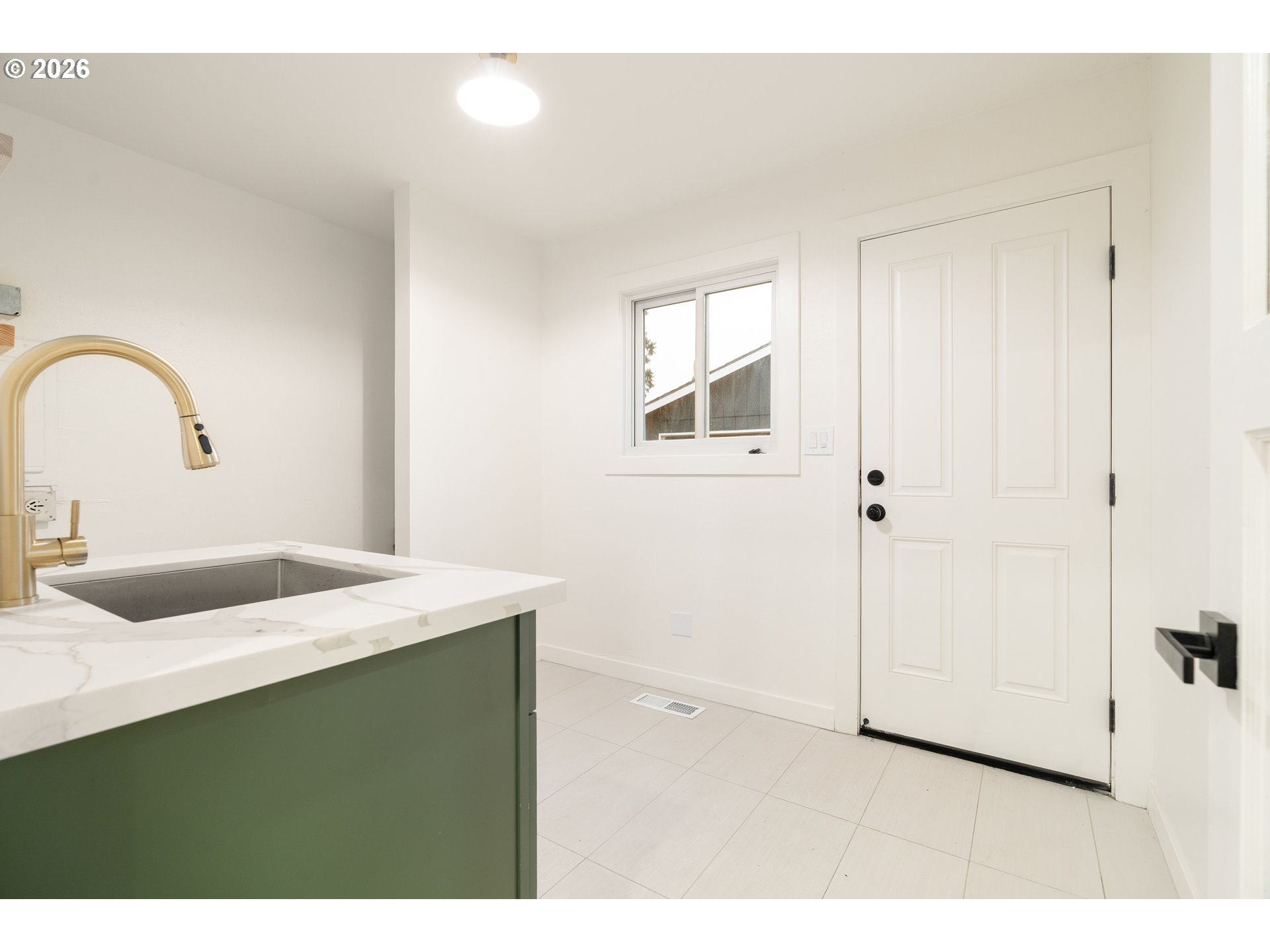 property viewer photo 15