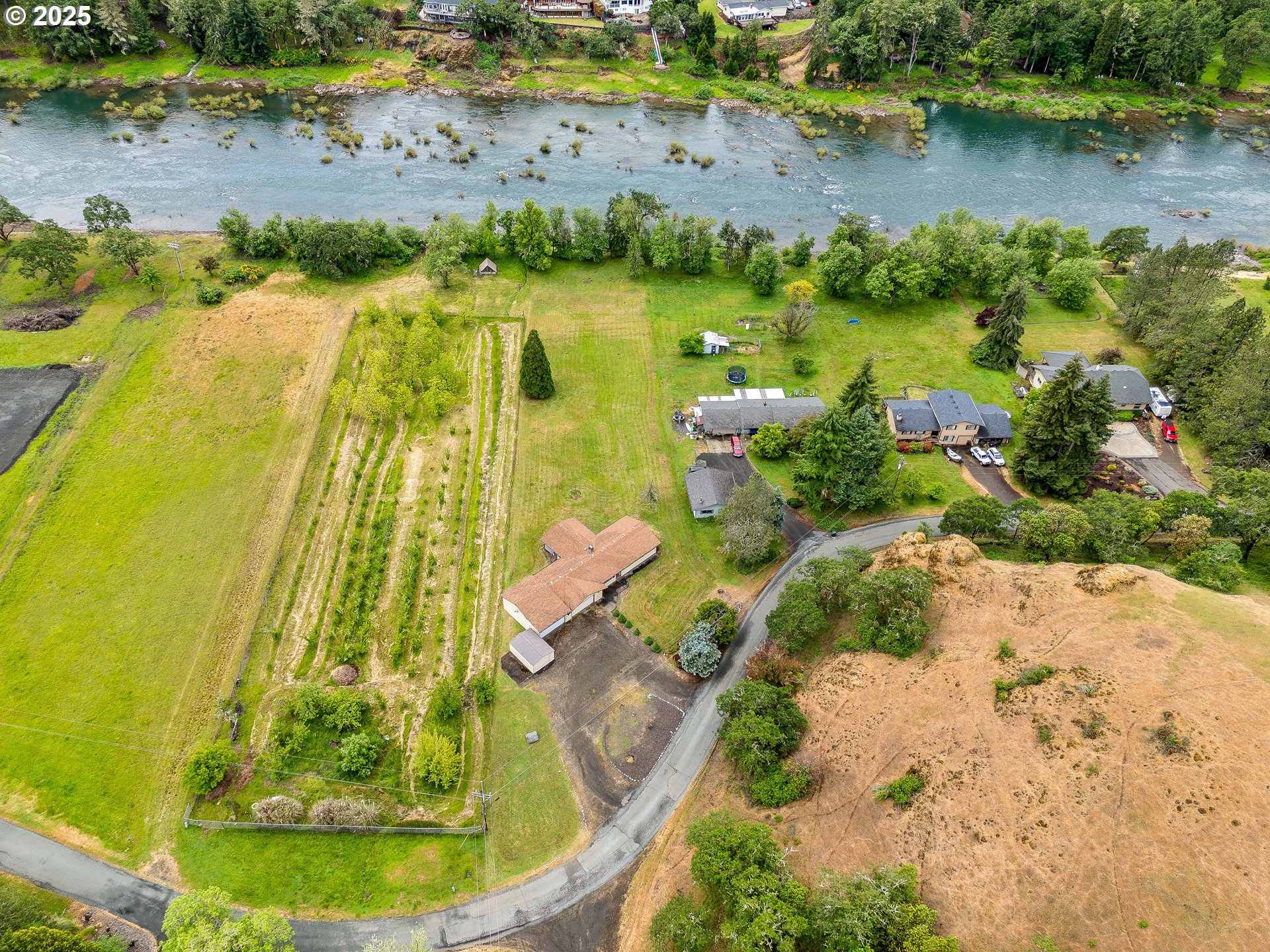 main property photo 37