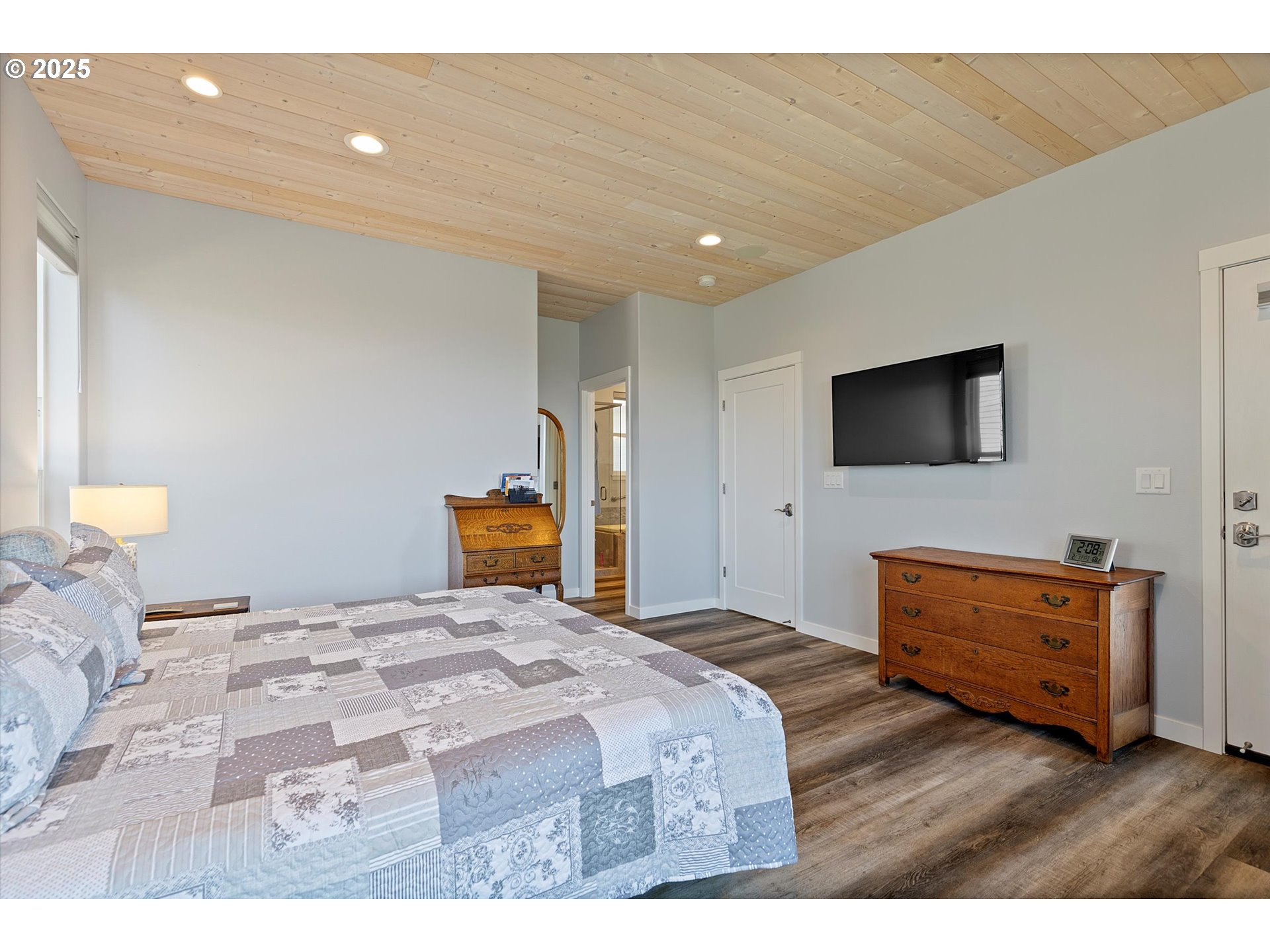 main property photo 25