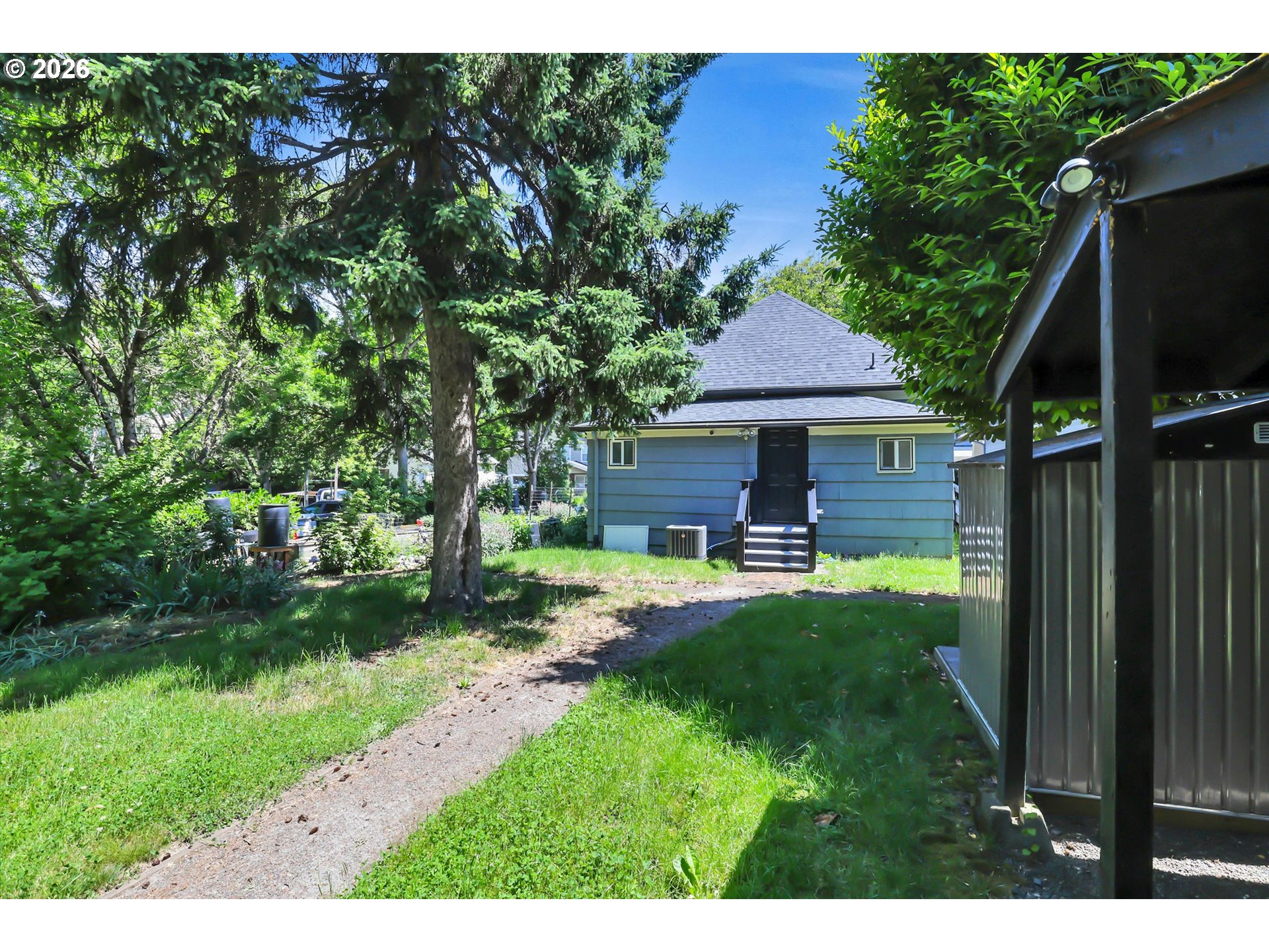 main property photo 8