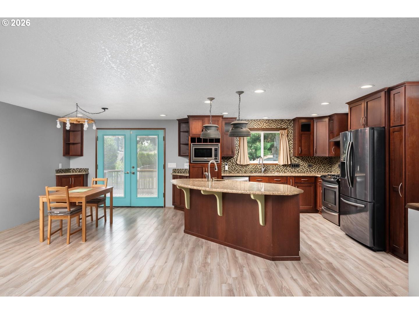 main property photo 9
