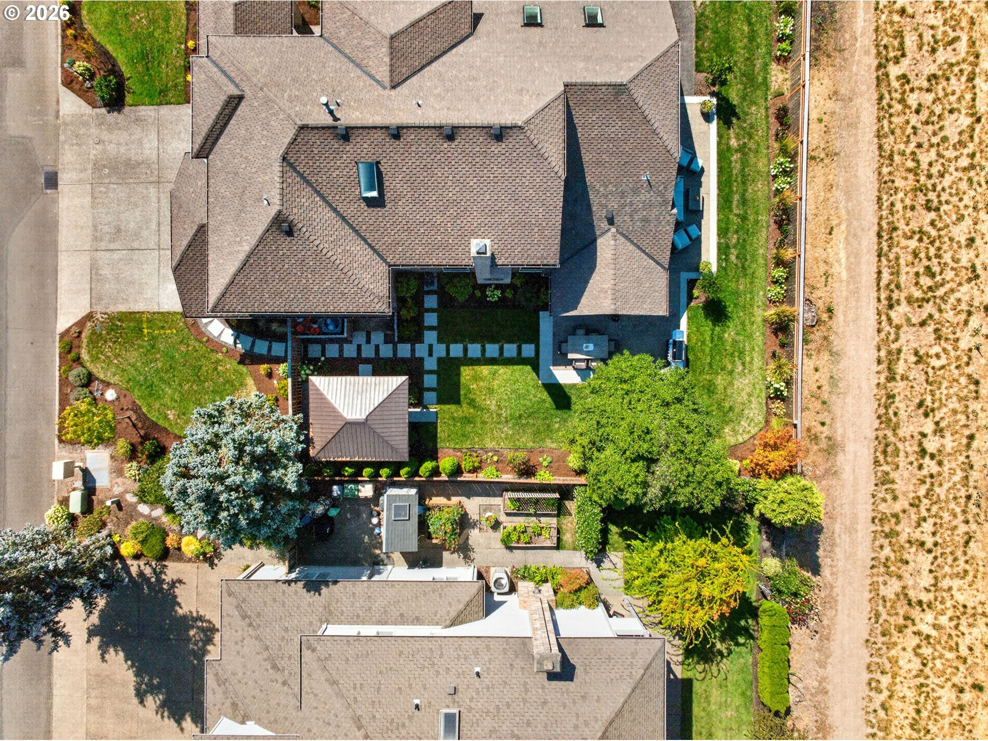 main property photo 40