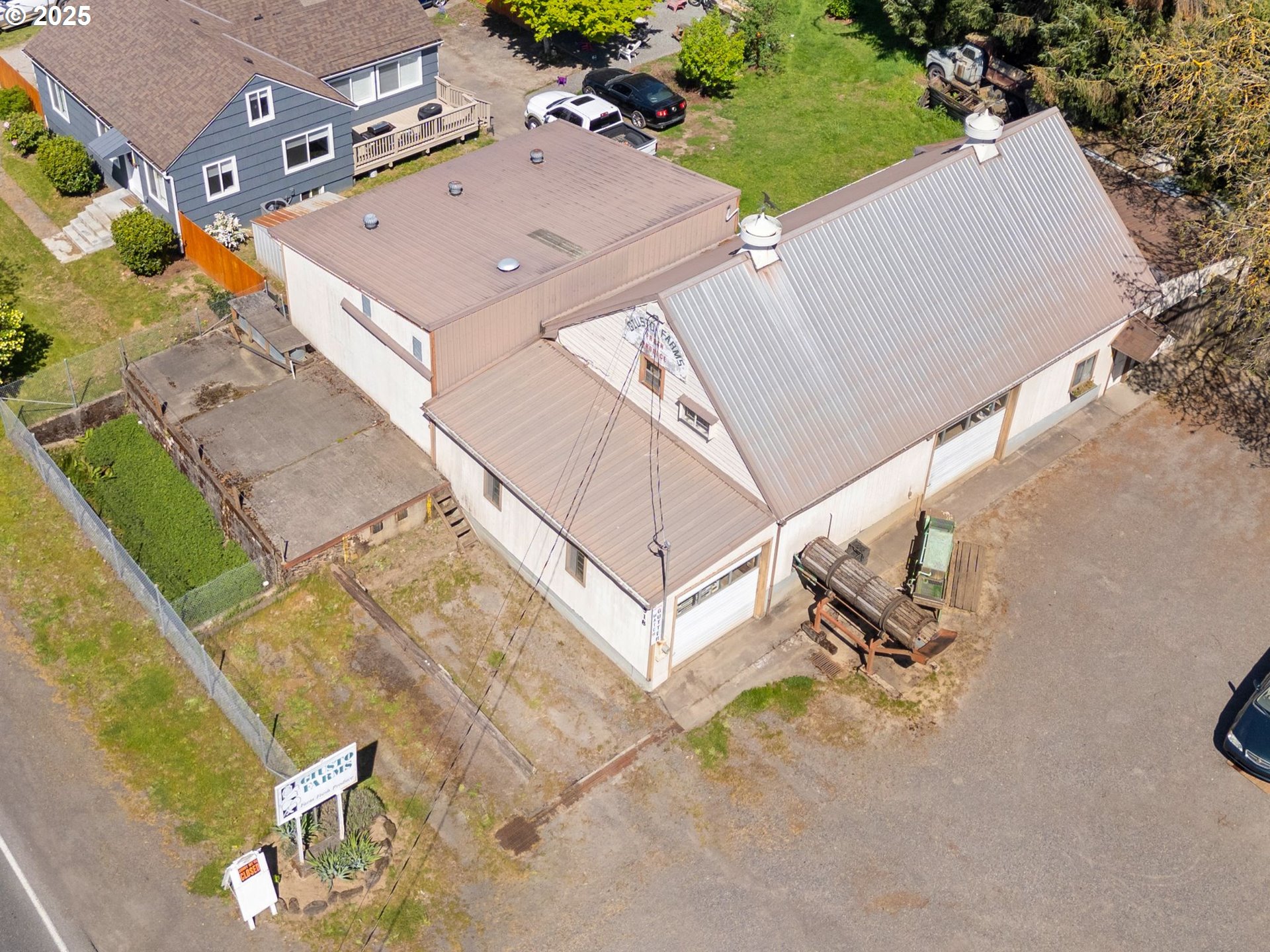 main property photo 39