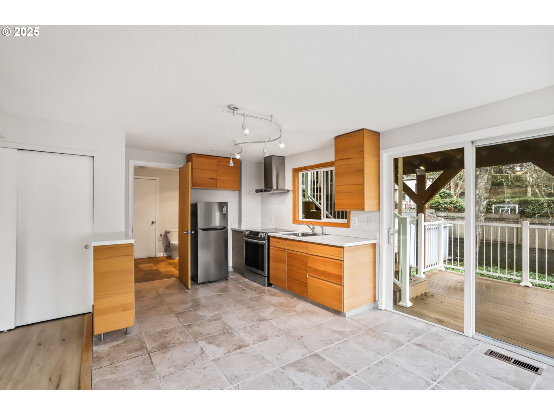 property viewer photo 24