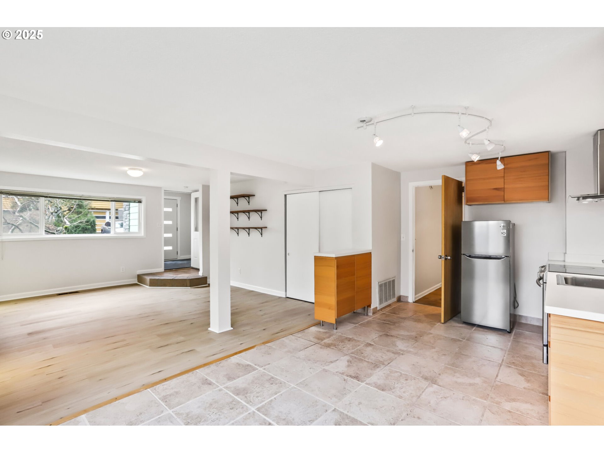 property viewer photo 25
