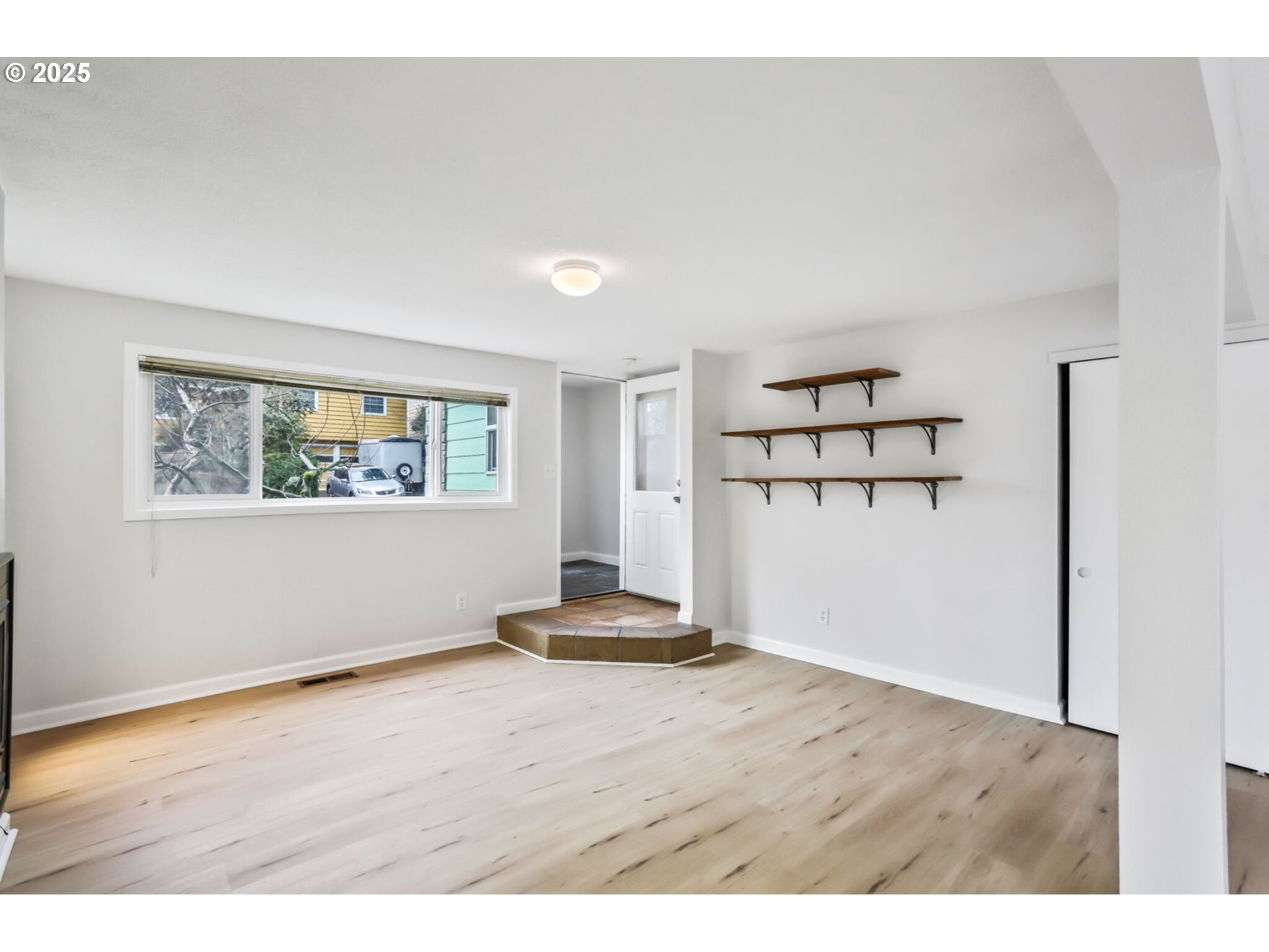 property viewer photo 26
