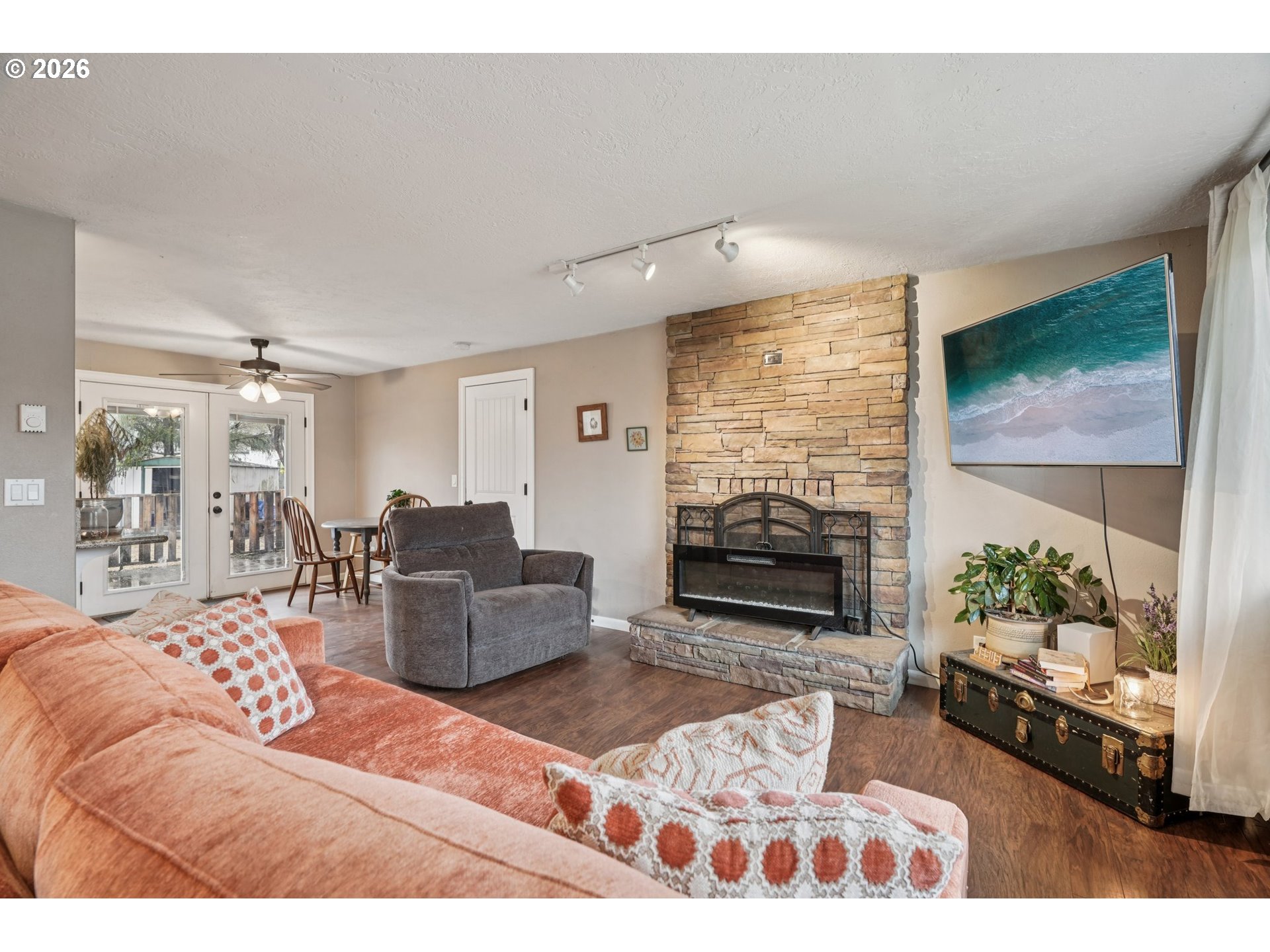 property viewer photo 6