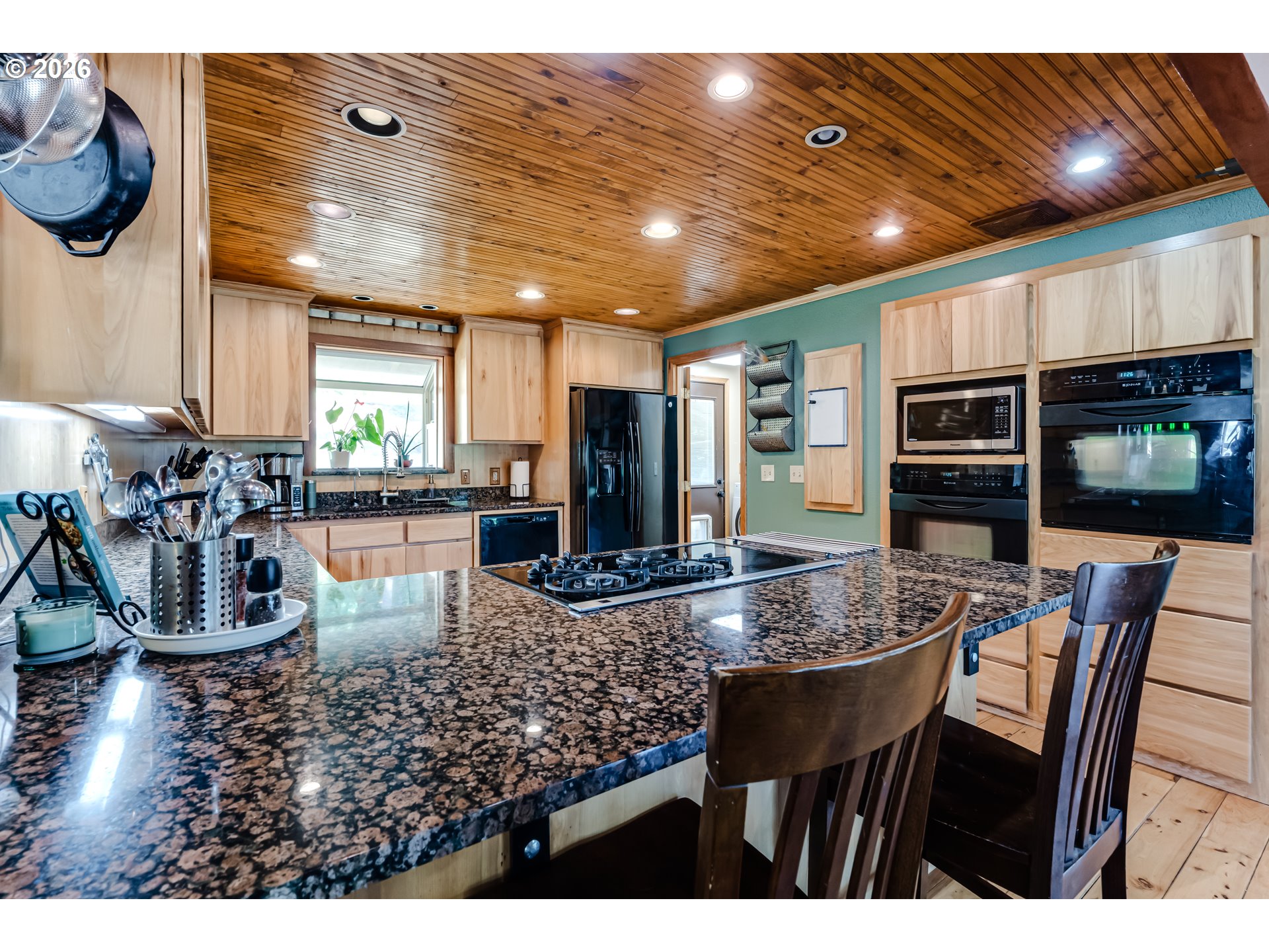 main property photo 13
