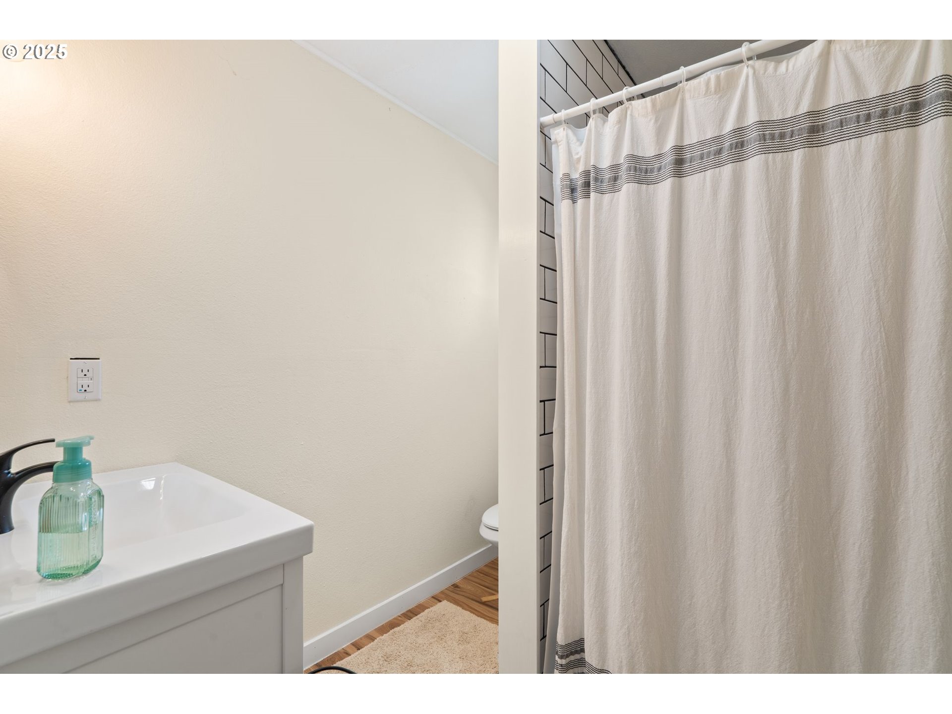 property viewer photo 20