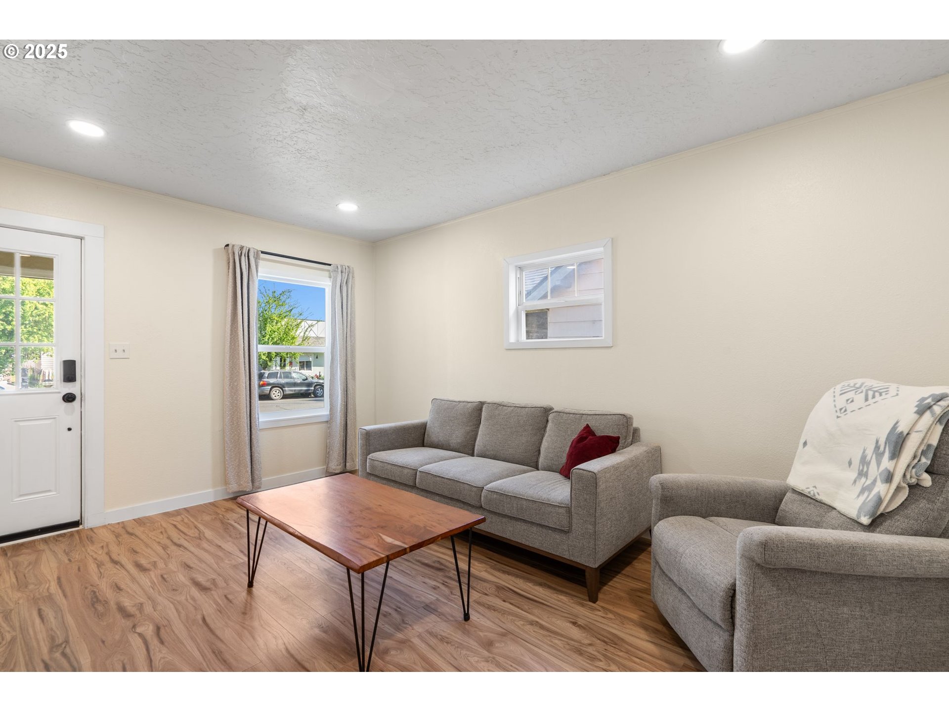 property viewer photo 6