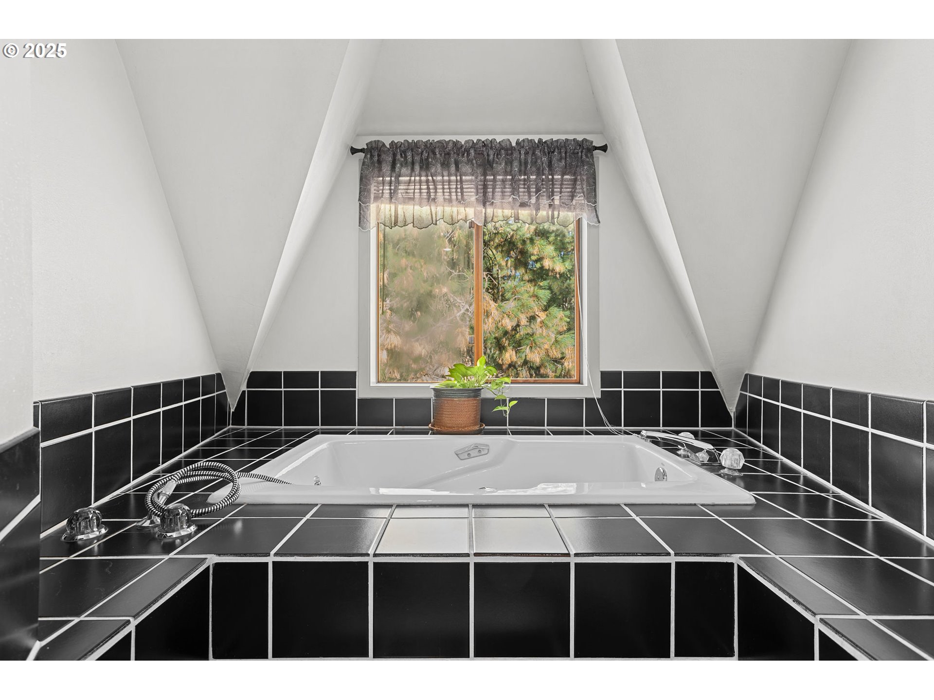 property viewer photo 35