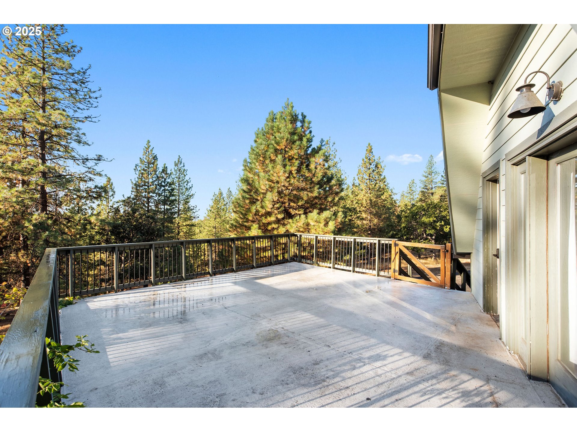 property viewer photo 38