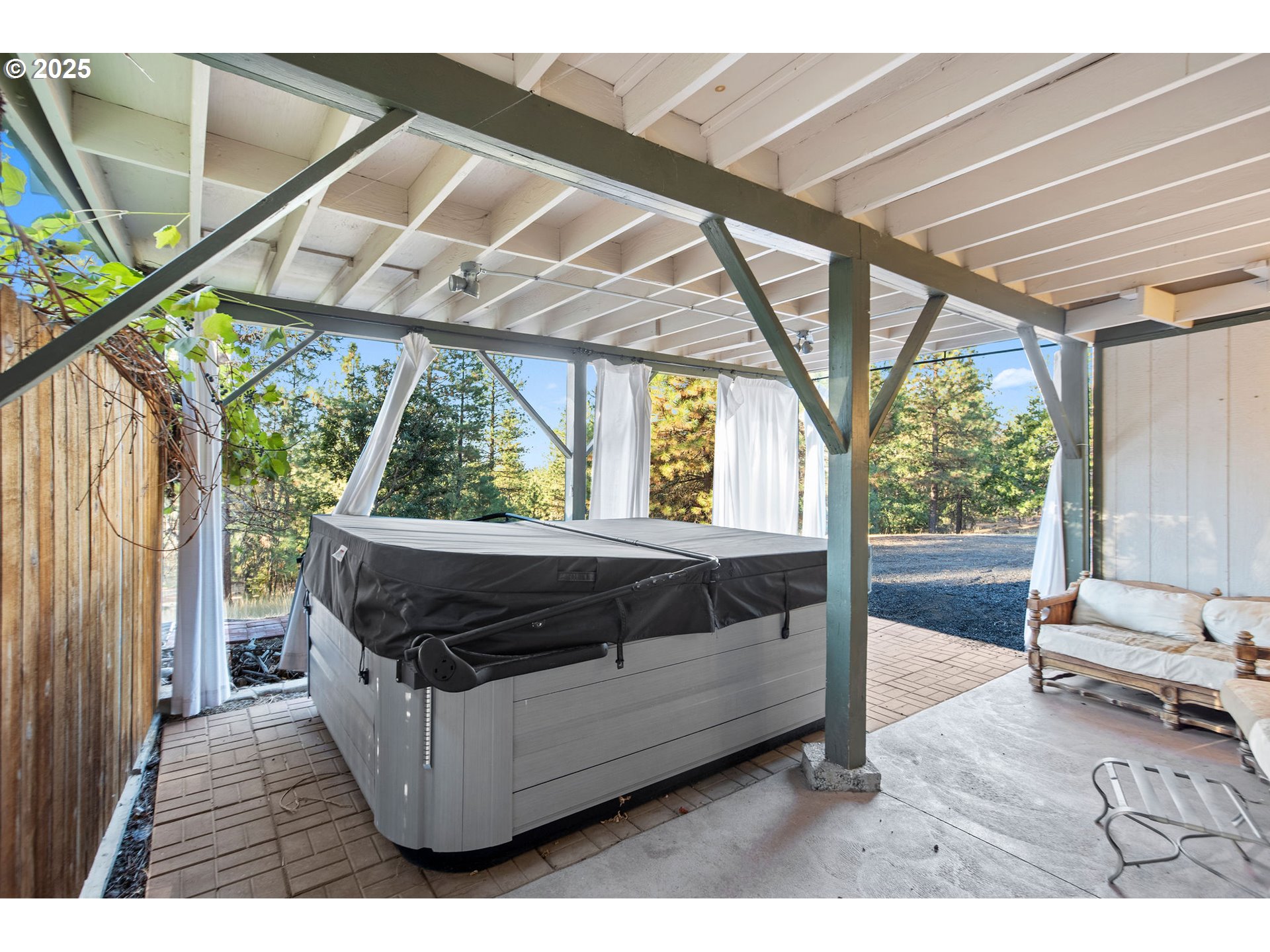property viewer photo 41
