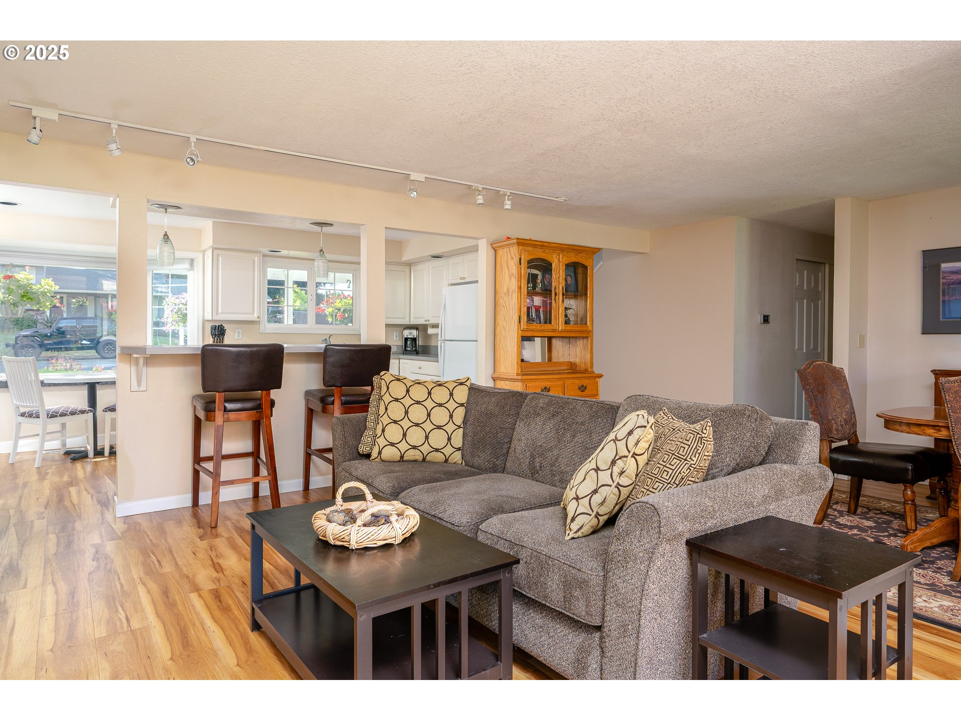 property viewer photo 8