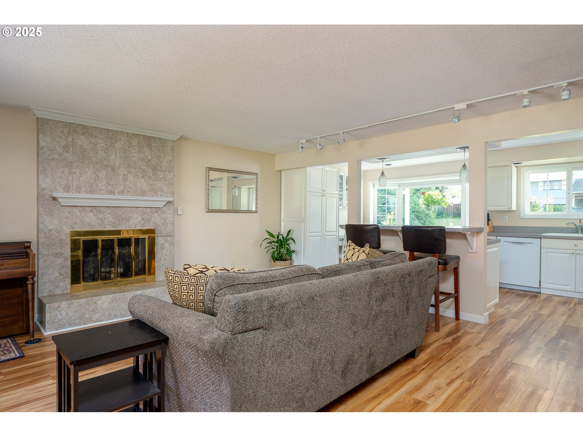property viewer photo 9