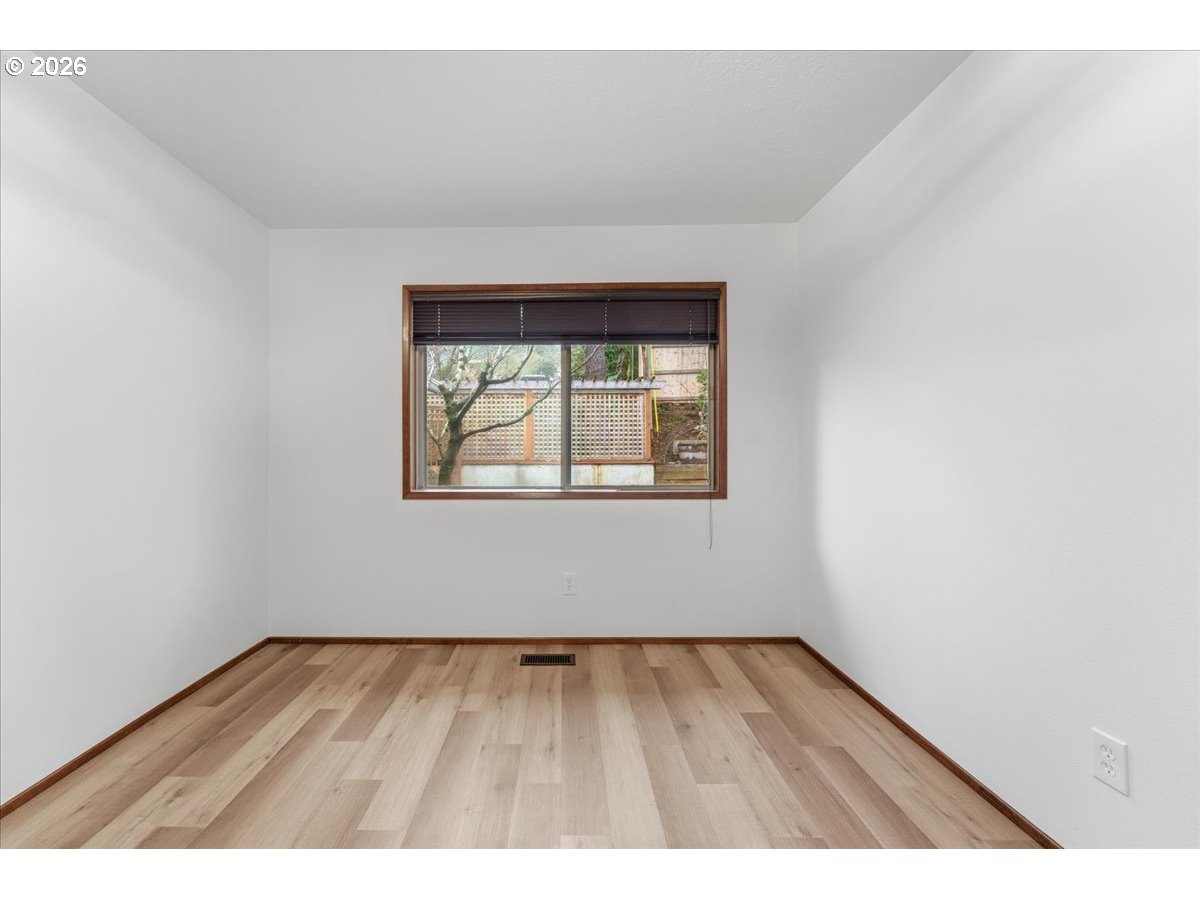 property viewer photo 16