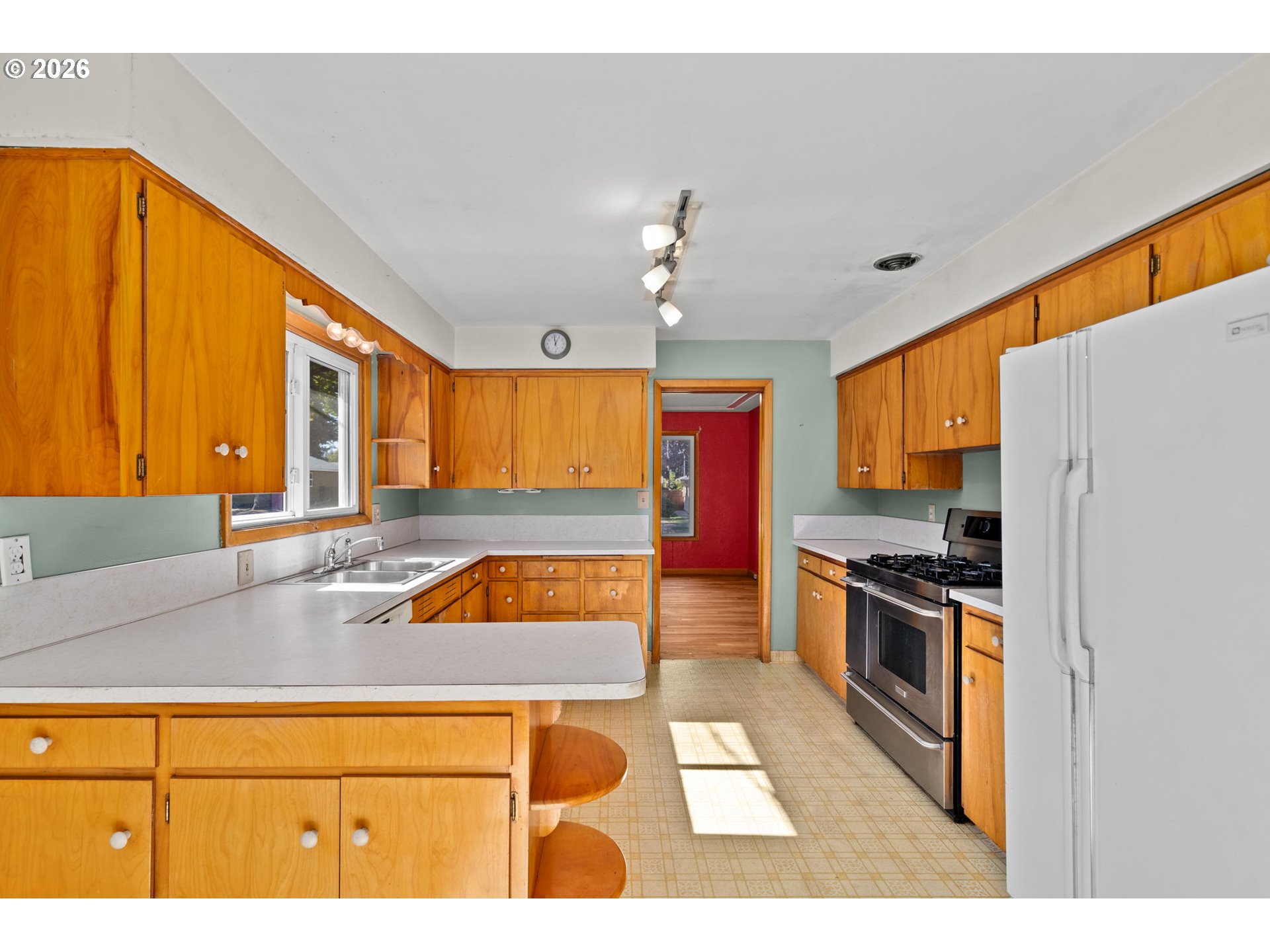 main property photo 13