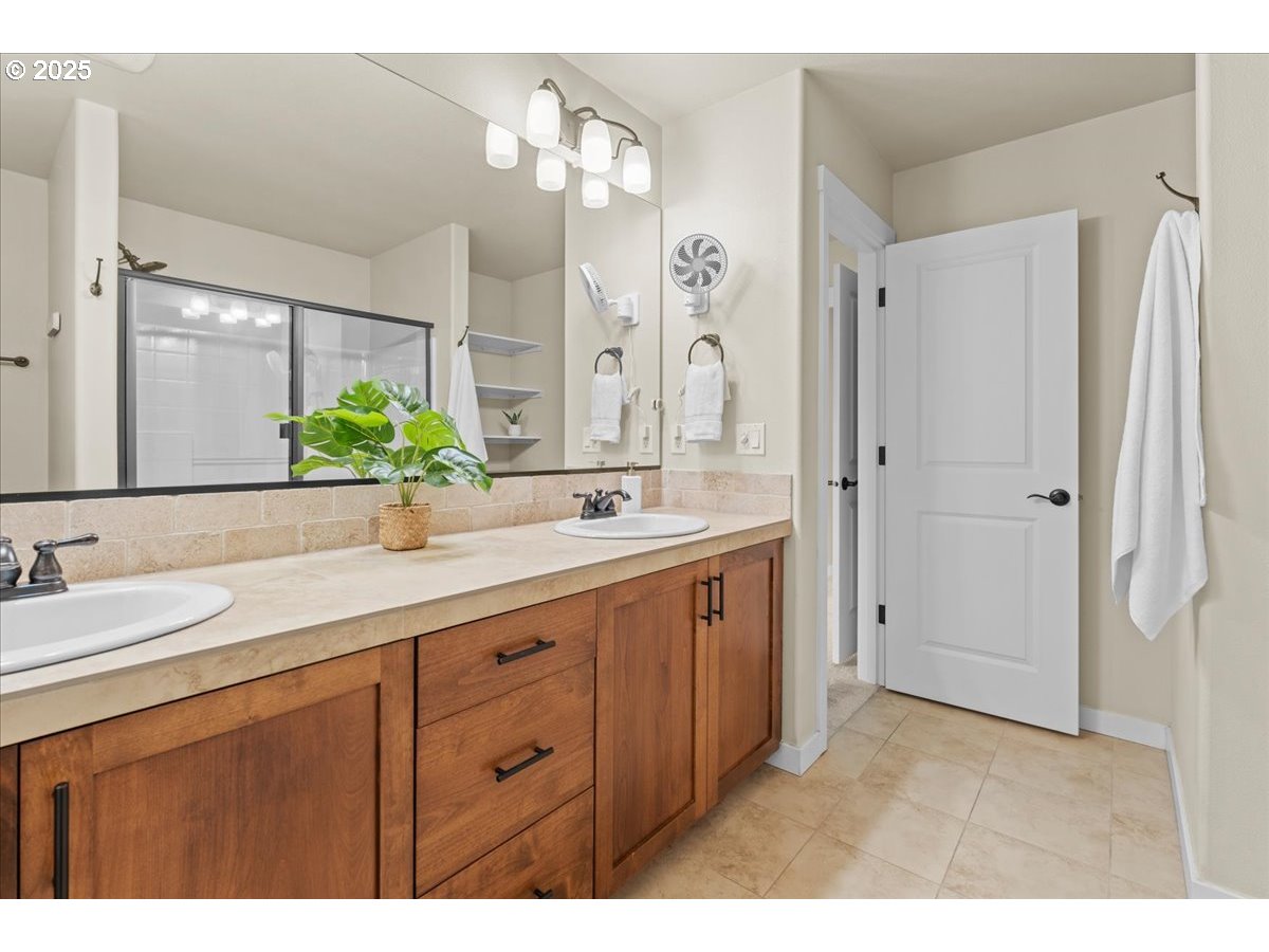 property viewer photo 26