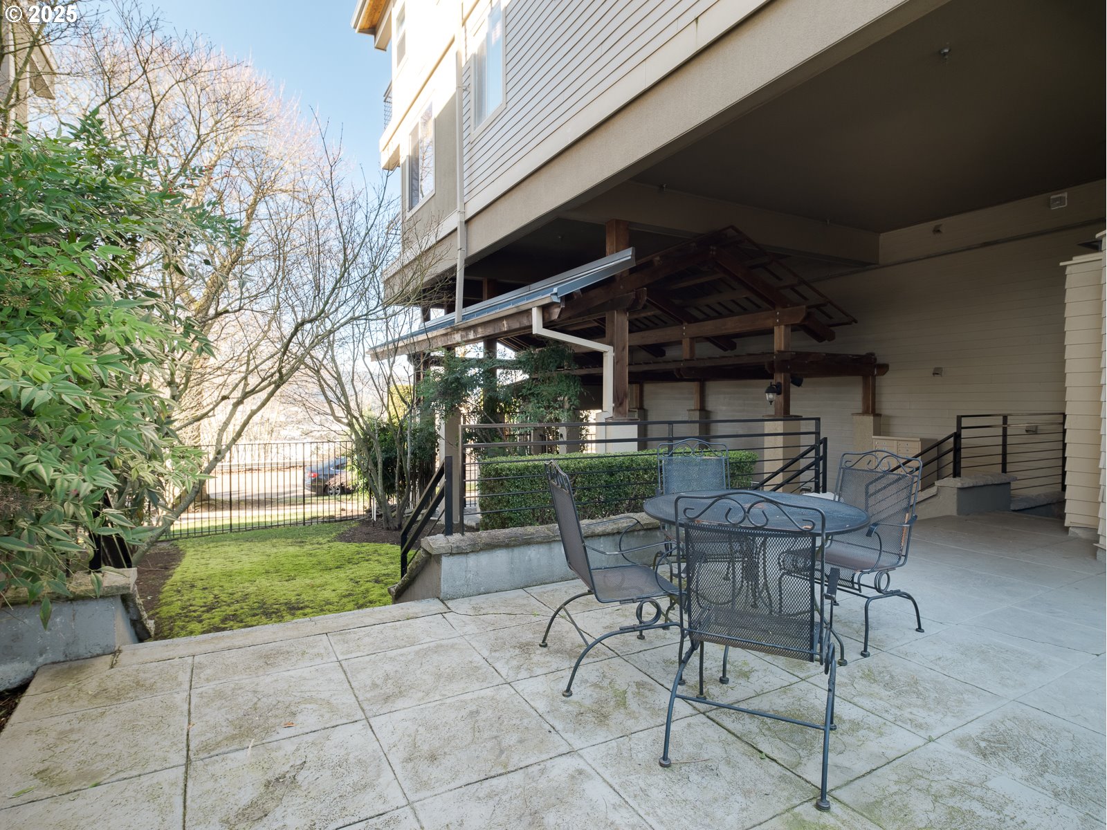 main property photo 25