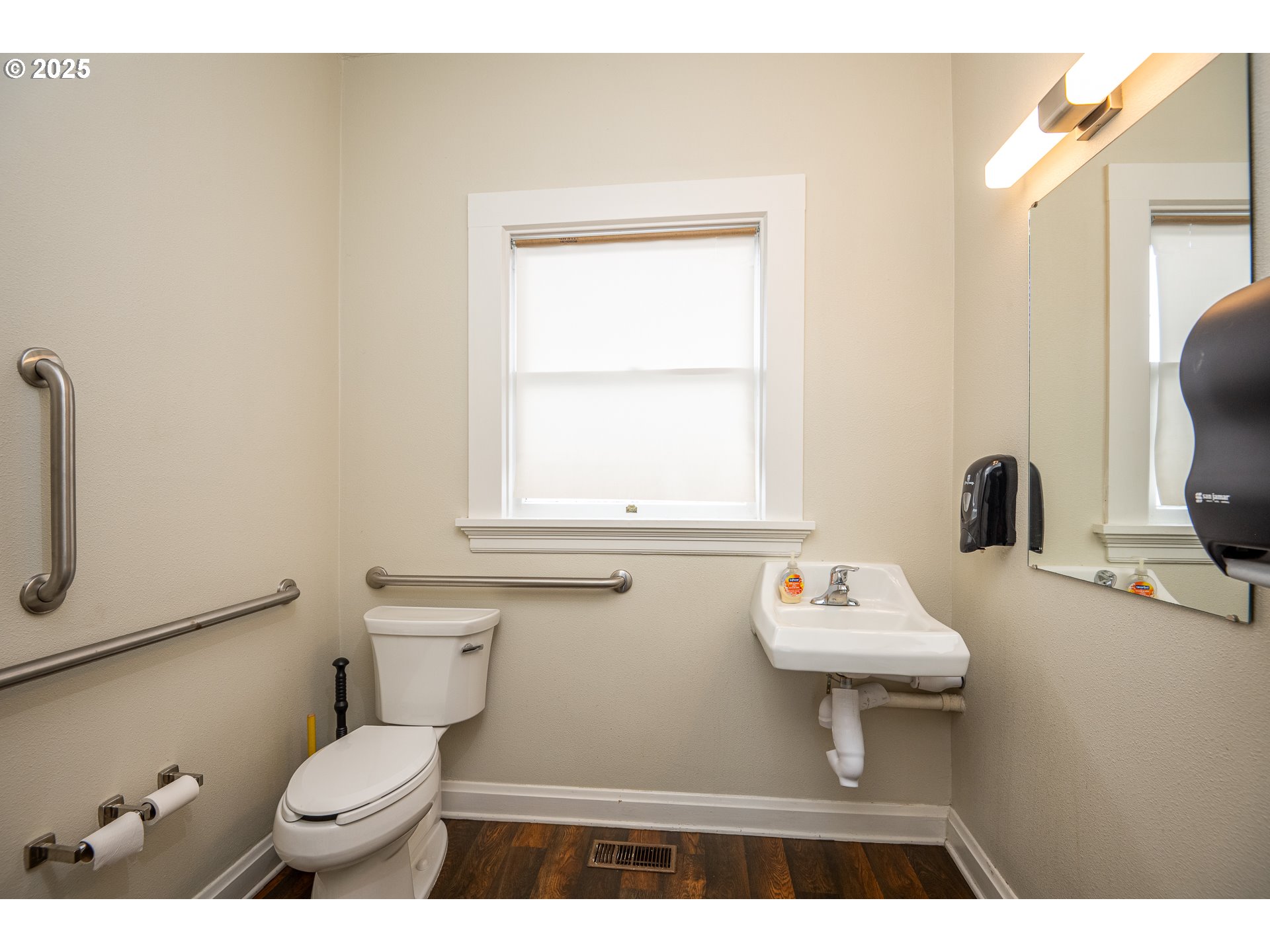 main property photo 11