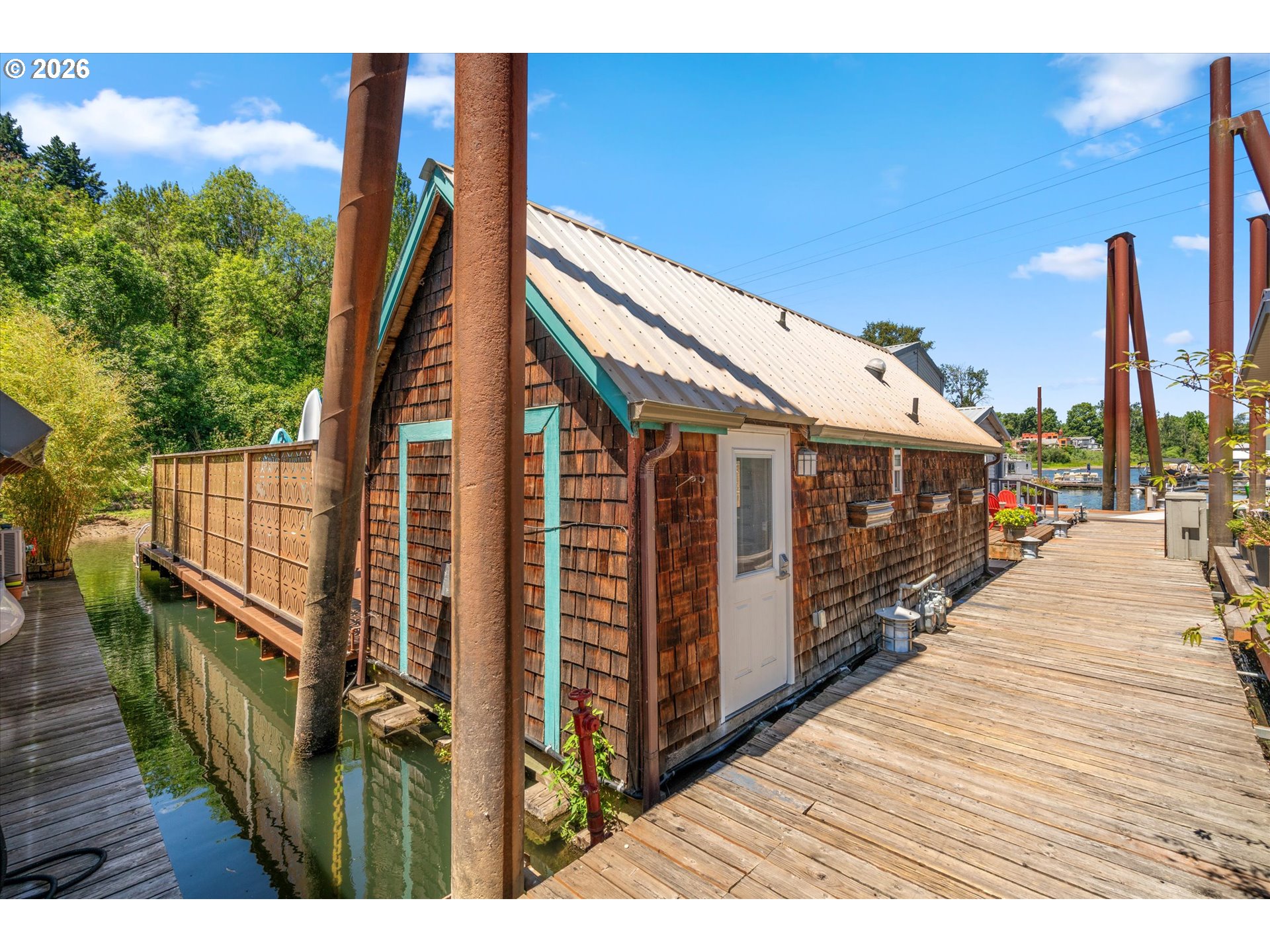 main property photo 30