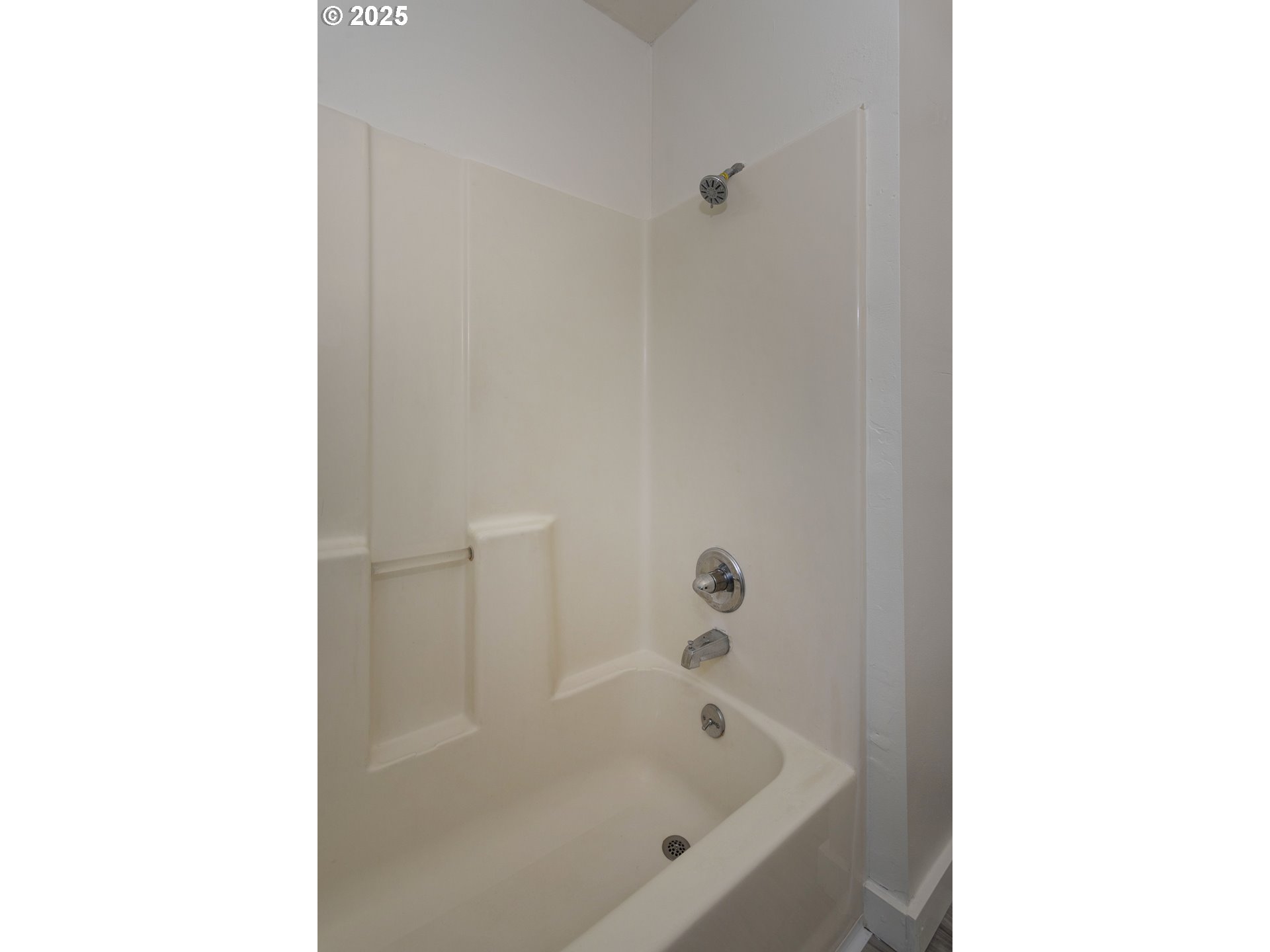 property viewer photo 15