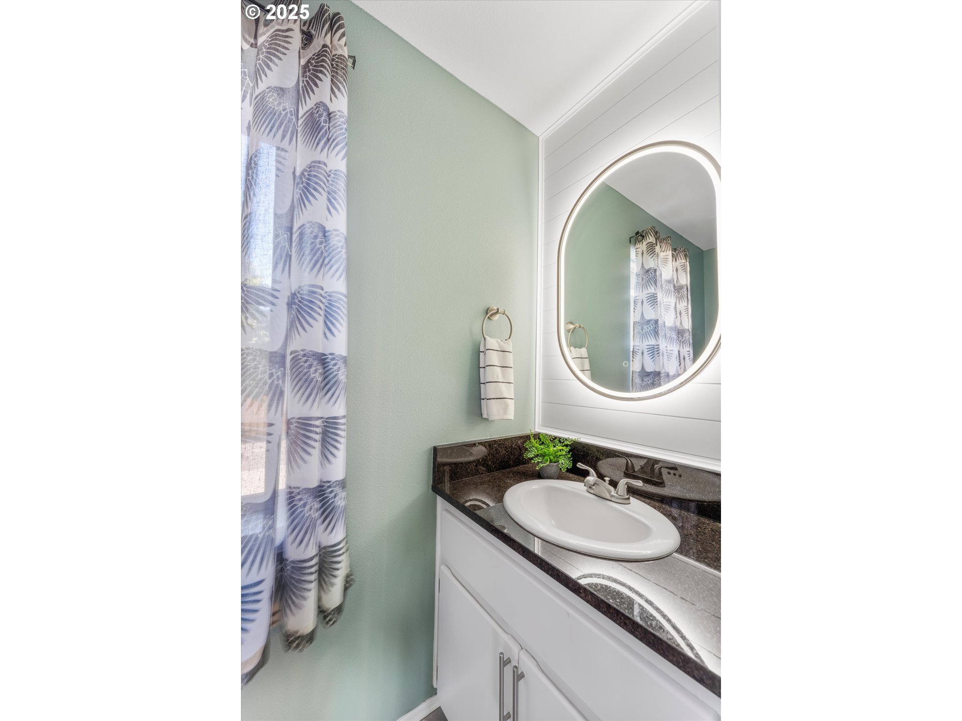 property viewer photo 12