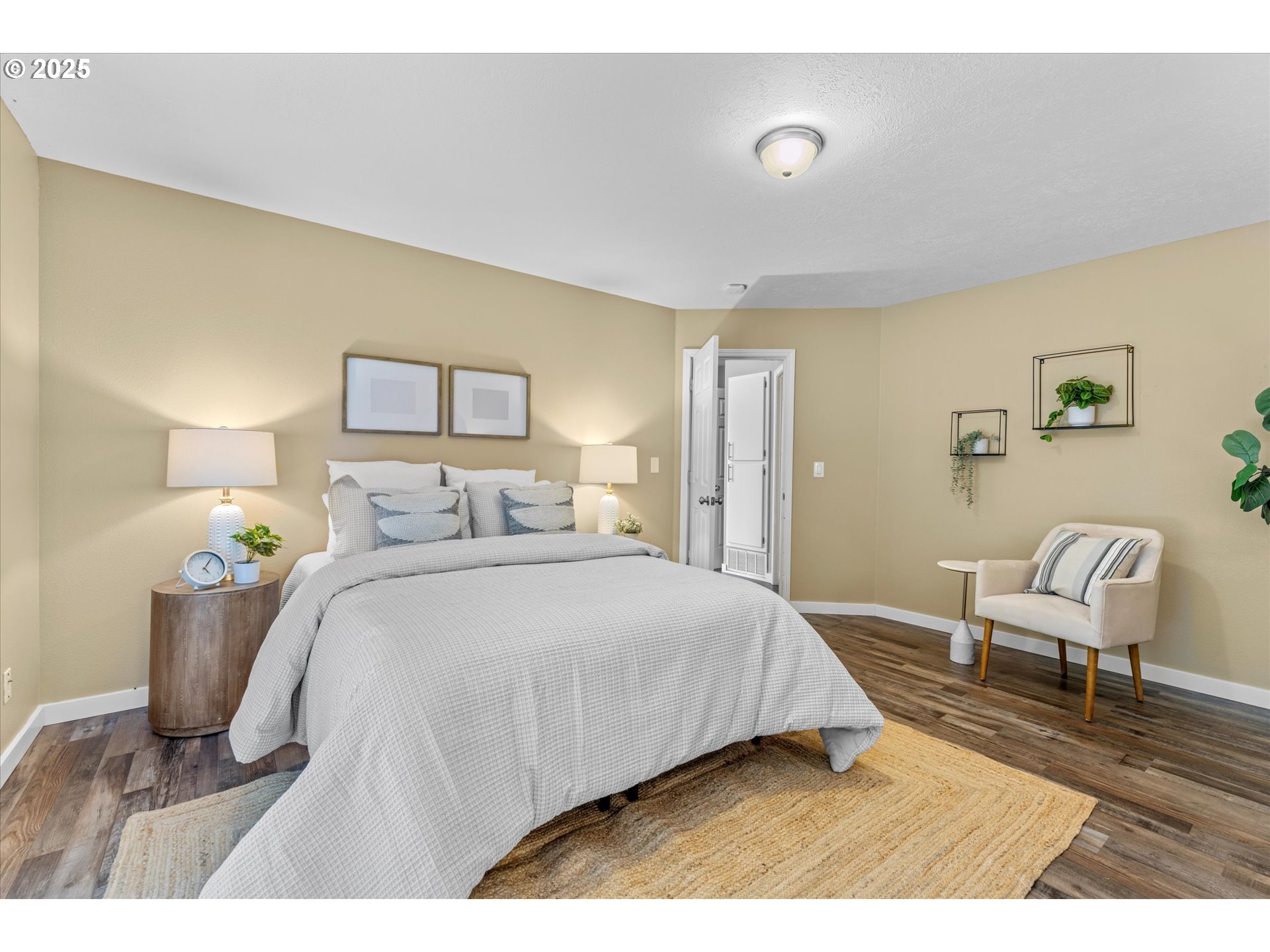 property viewer photo 13