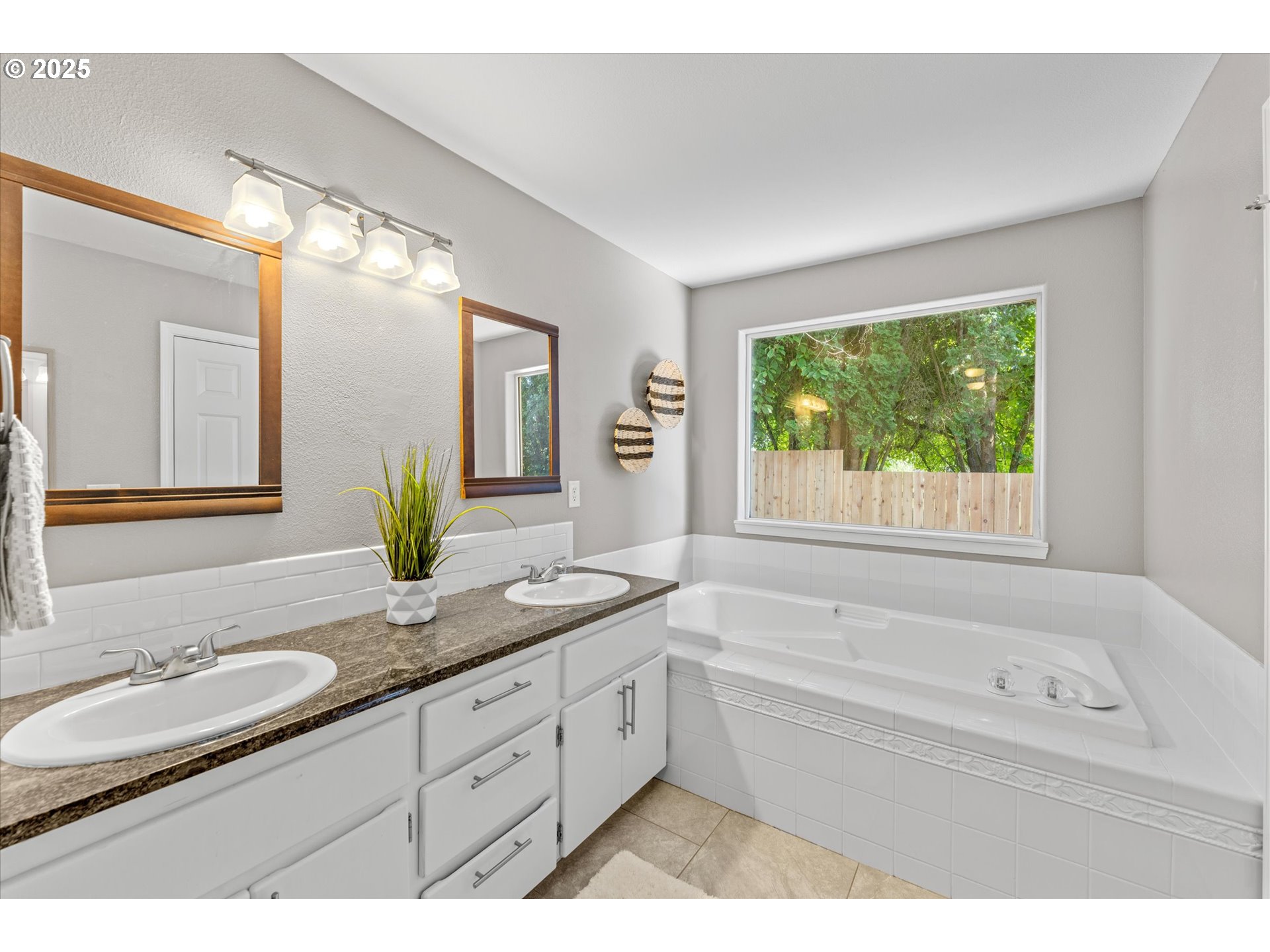 property viewer photo 16