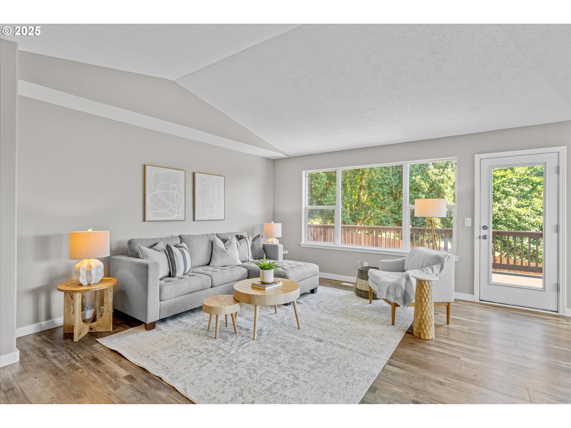 property viewer photo 2