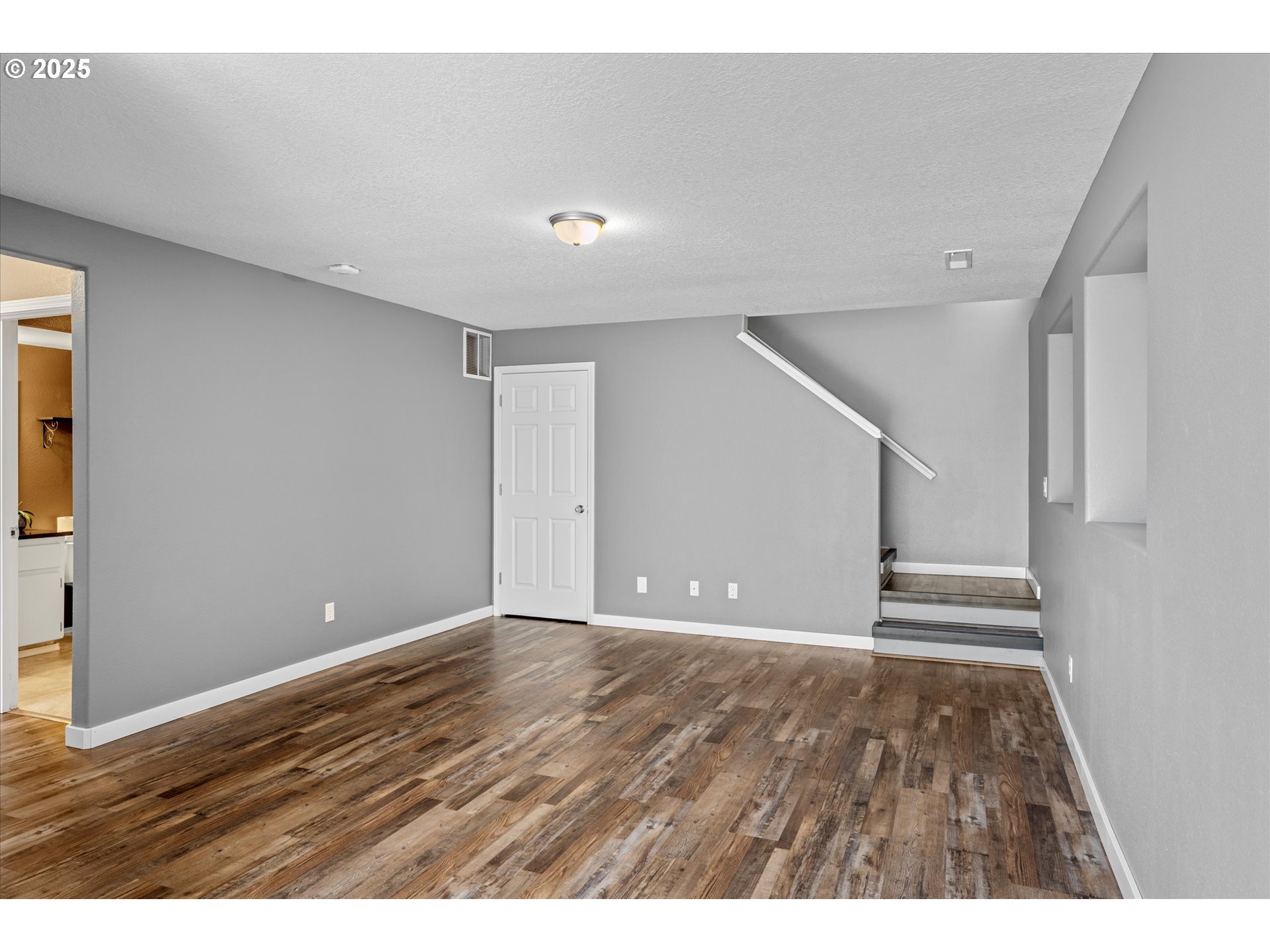 property viewer photo 23