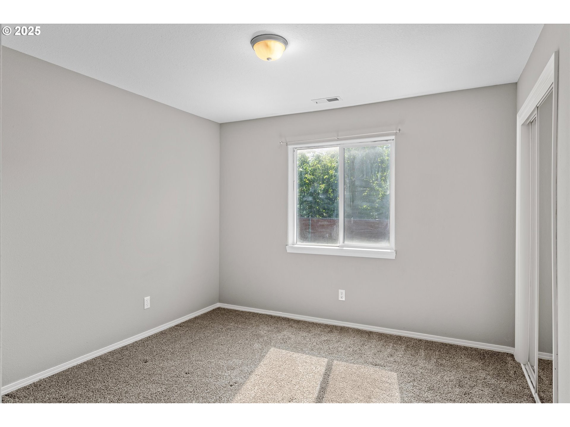 property viewer photo 25