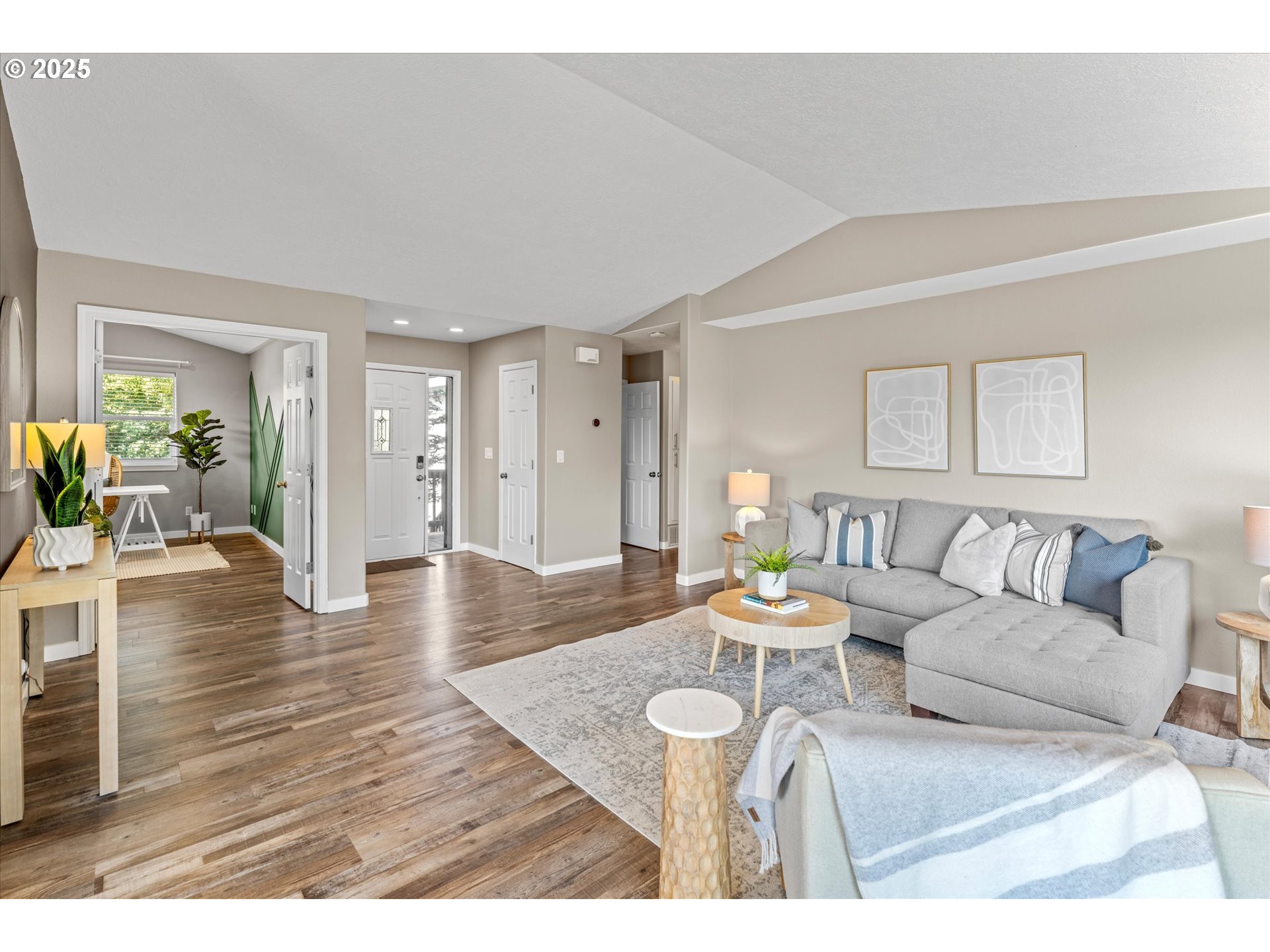 property viewer photo 4