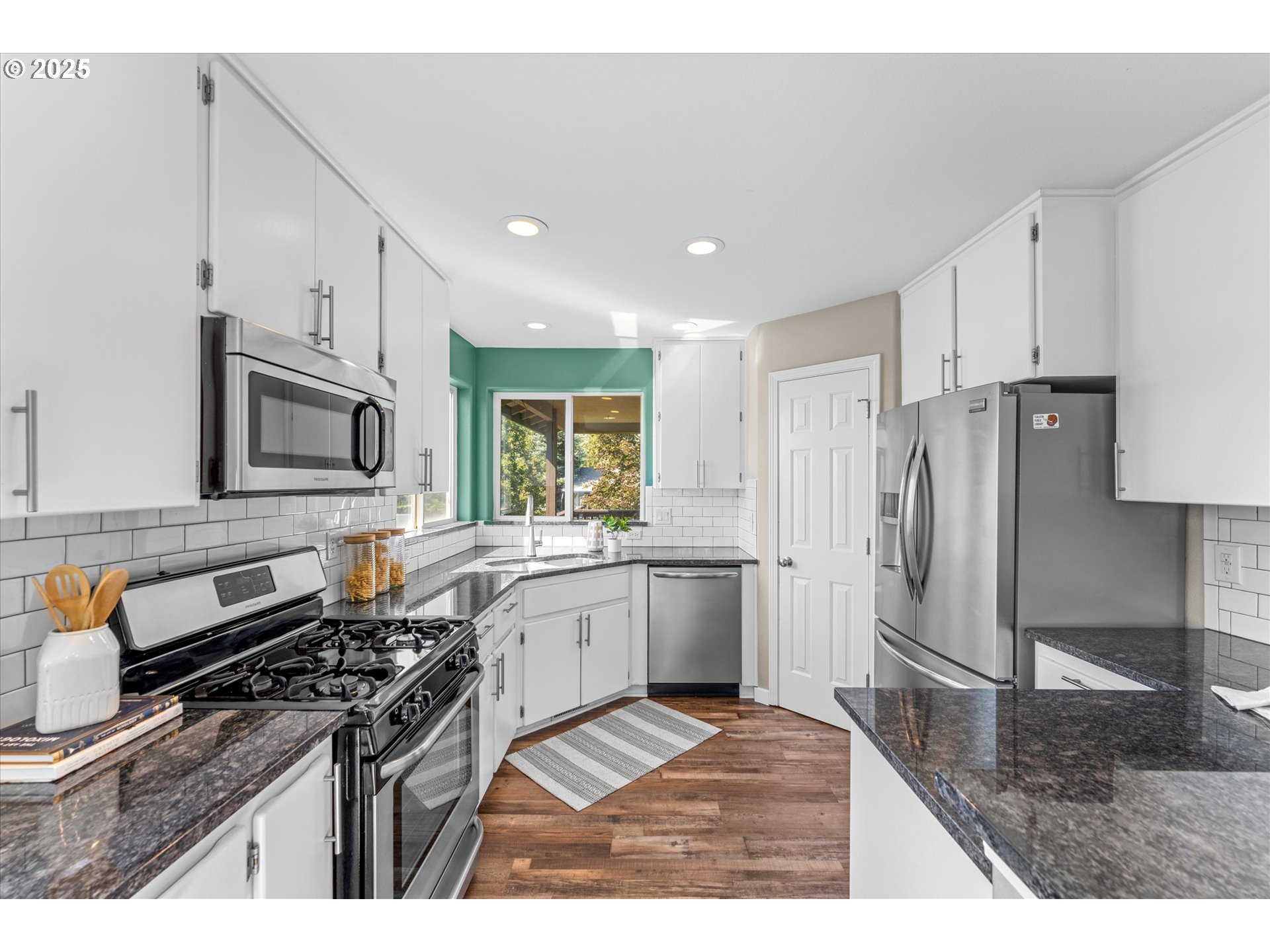 property viewer photo 7