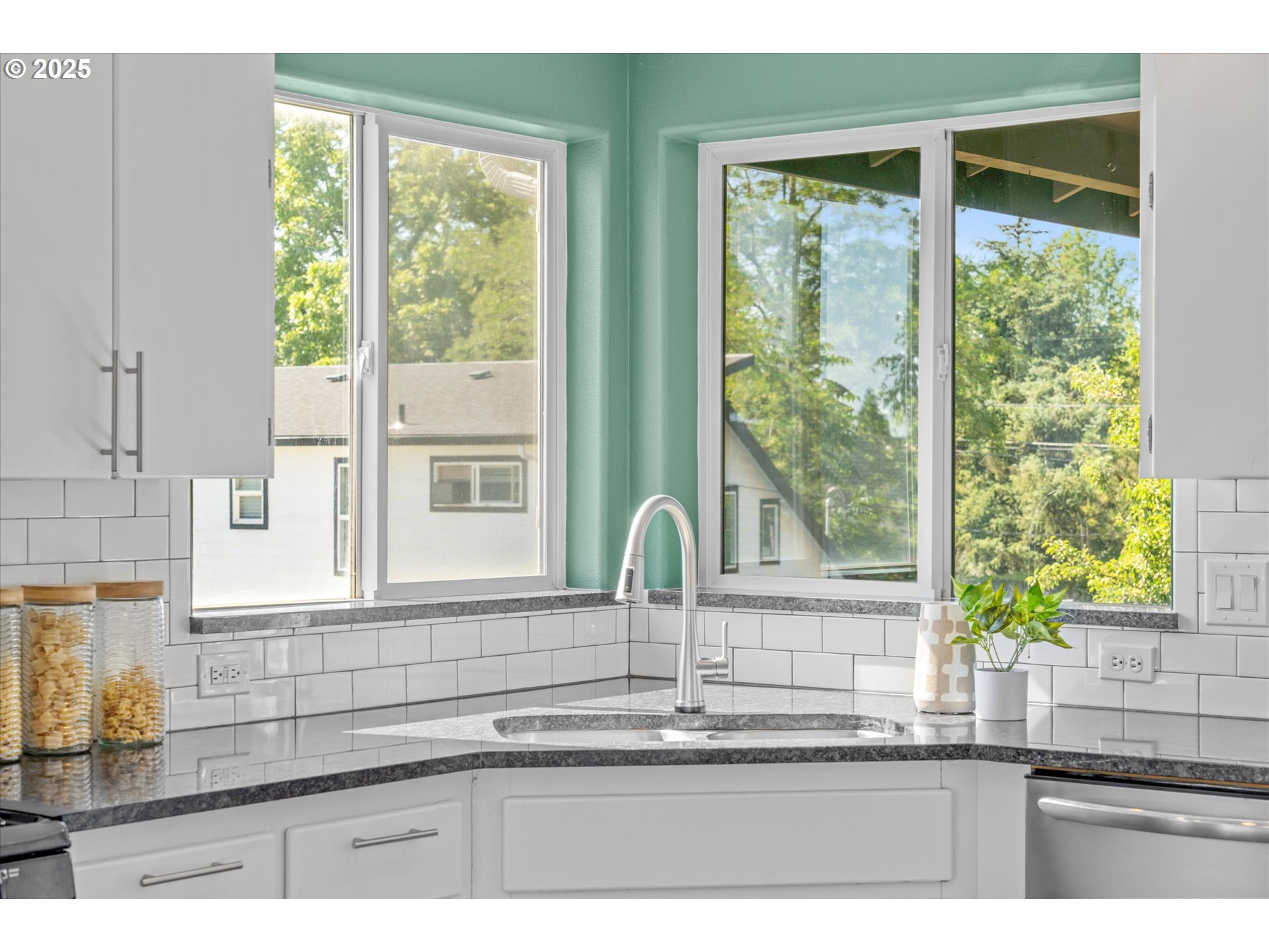 property viewer photo 8