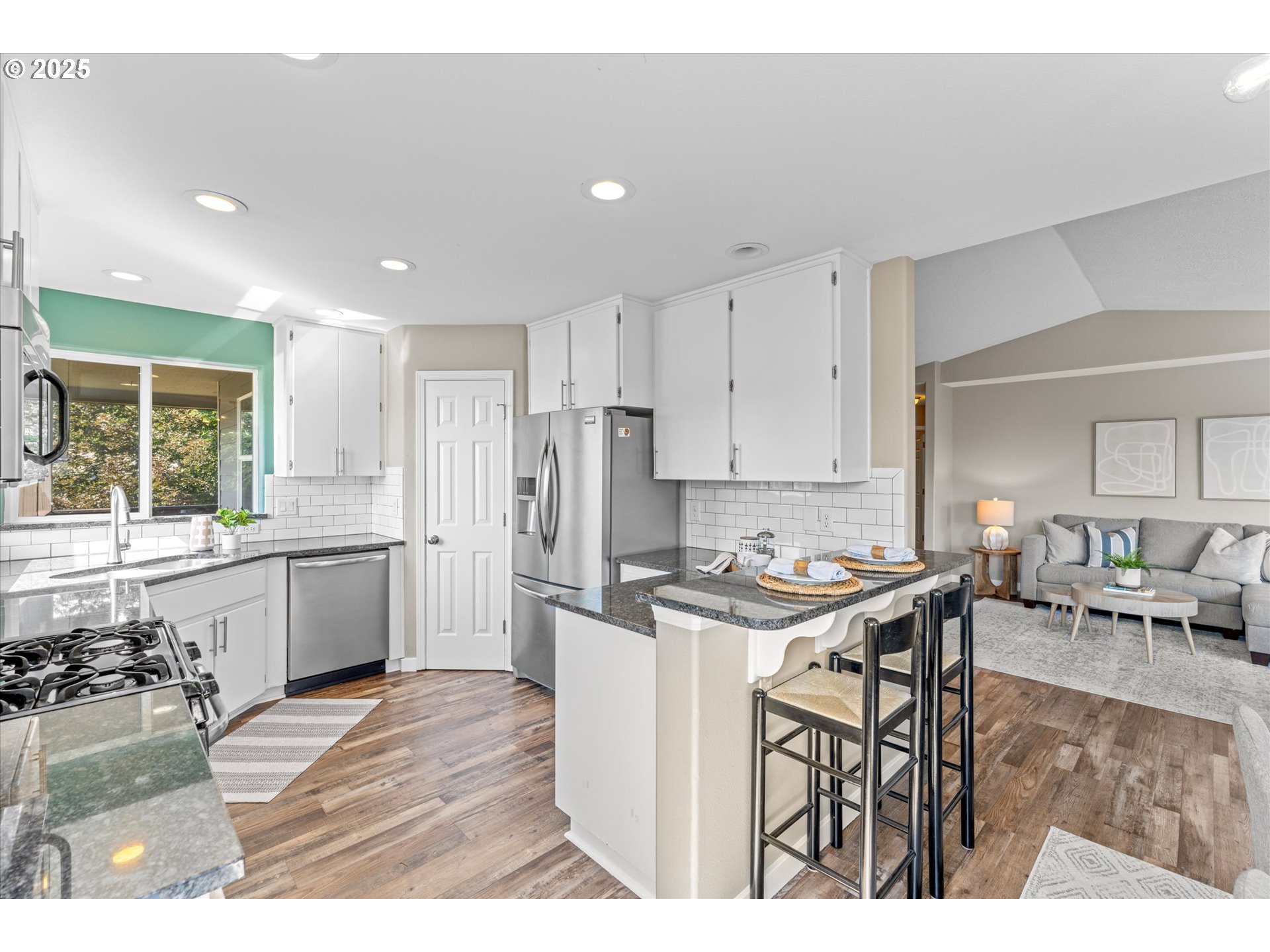 property viewer photo 9