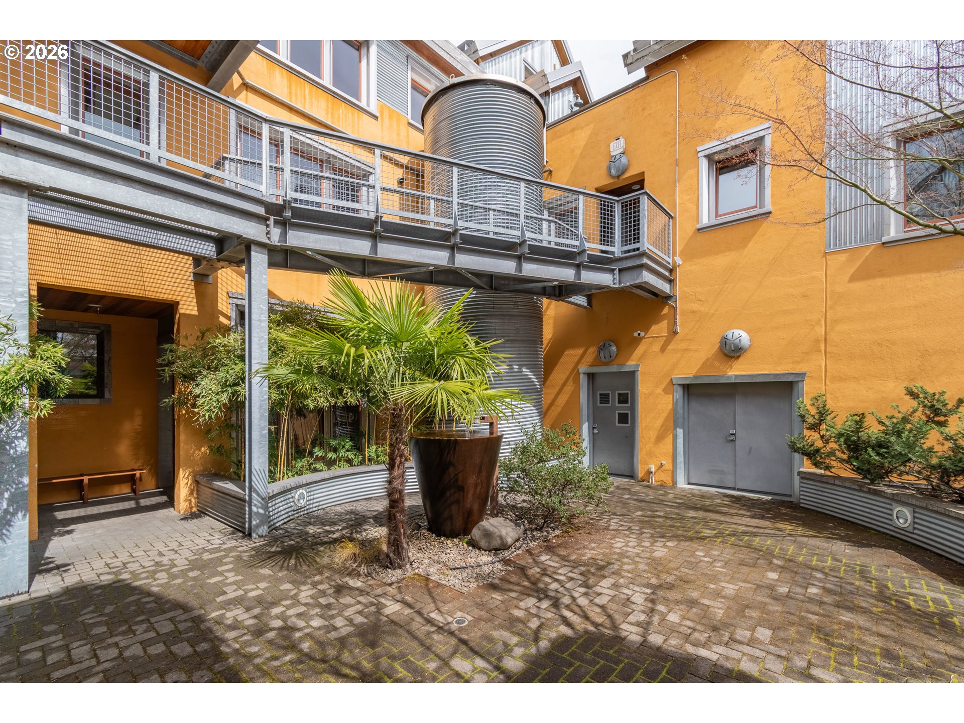 main property photo 16